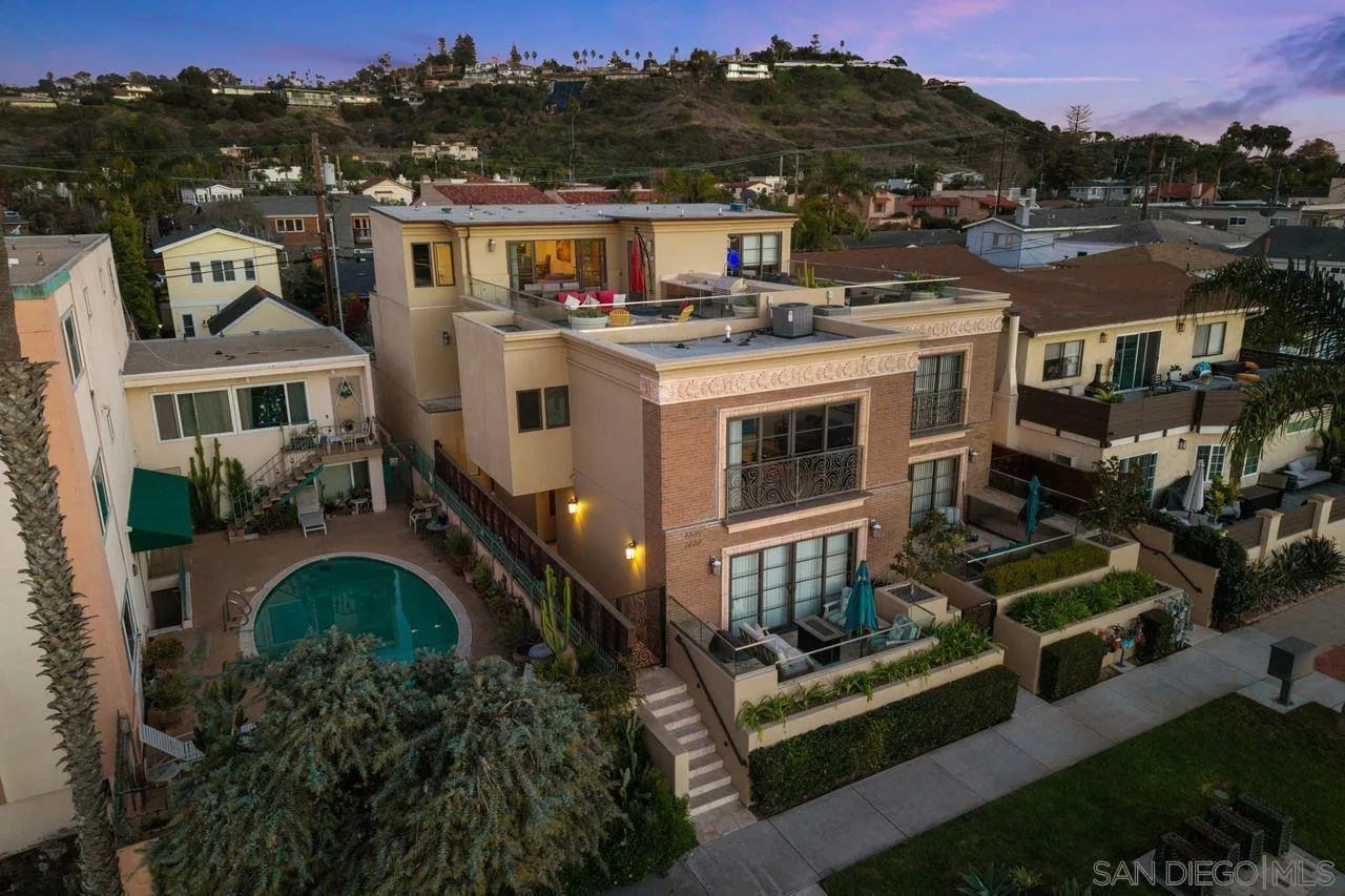 6639 La Jolla Blvd