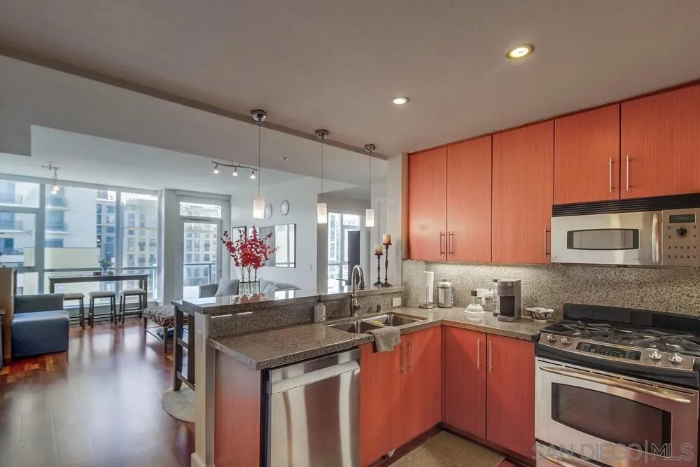 325 7th Ave Unit 610
