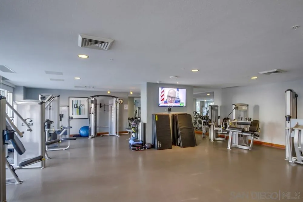 325 7th Ave Unit 610