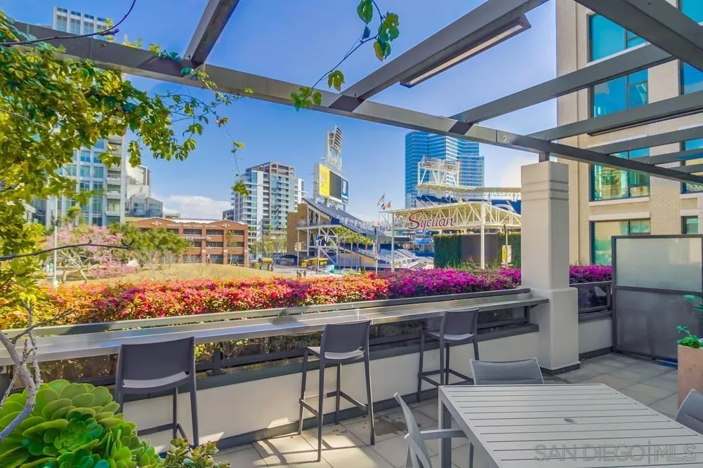 325 7th Ave Unit 610