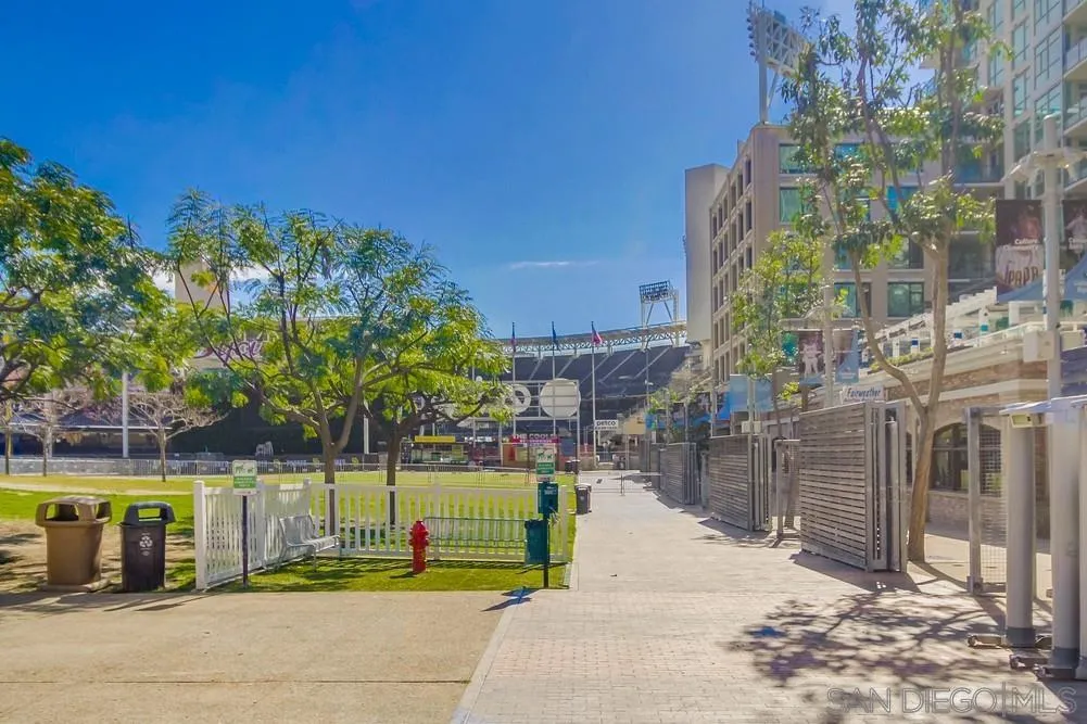 325 7th Ave Unit 610