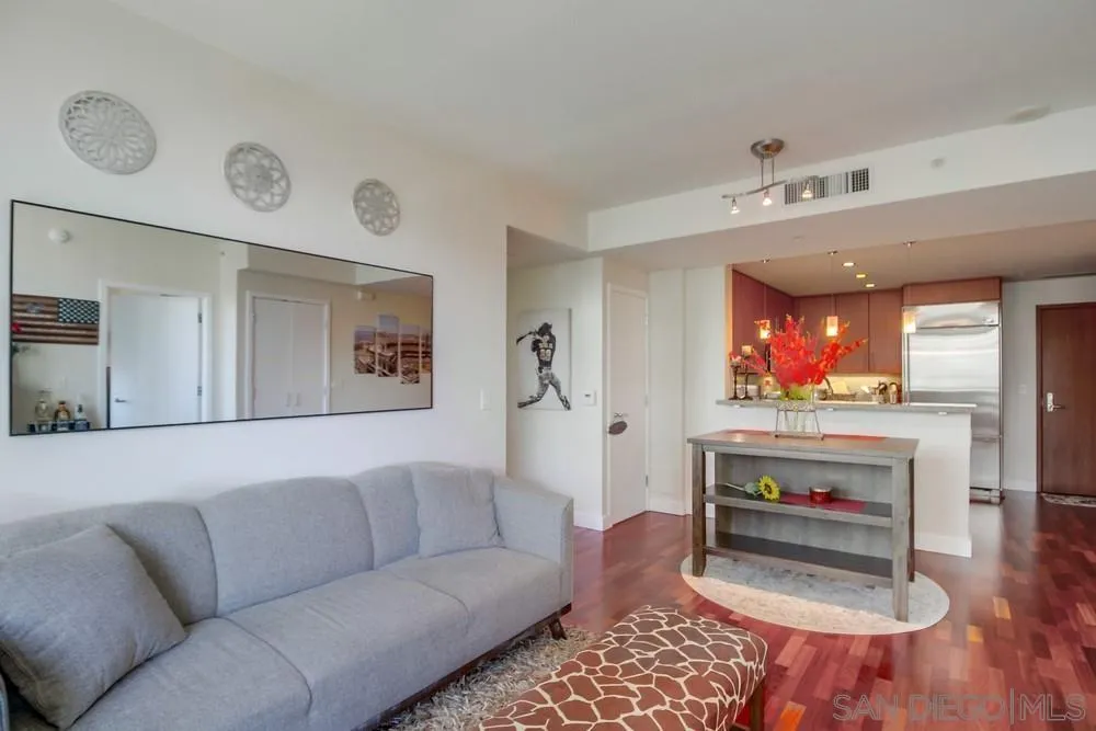 325 7th Ave Unit 610