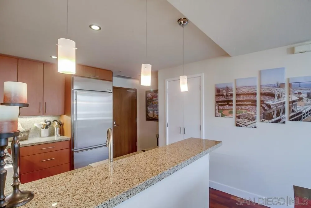 325 7th Ave Unit 610