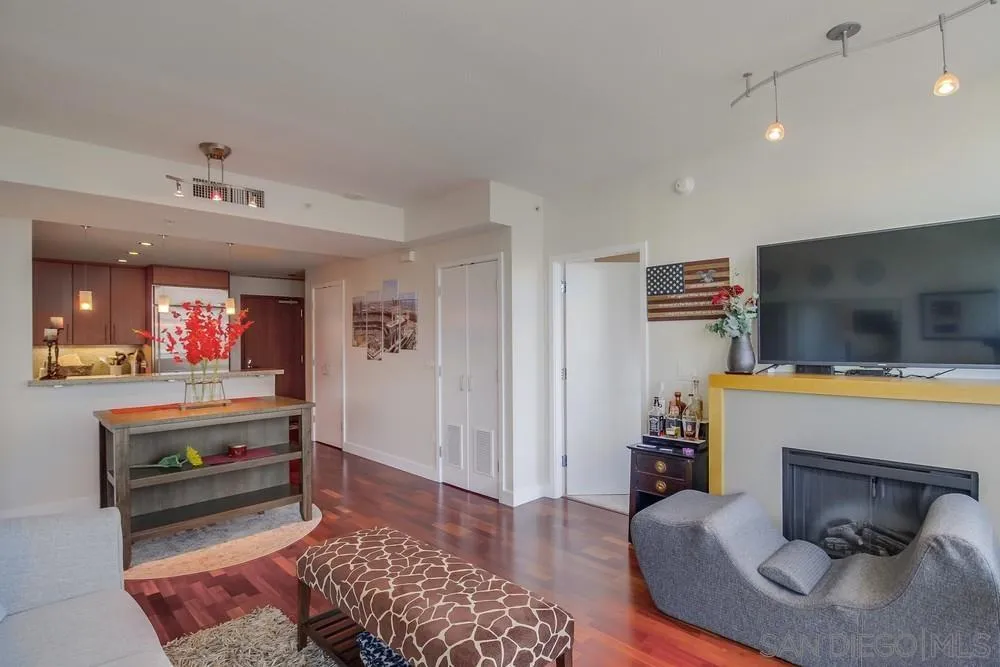 325 7th Ave Unit 610