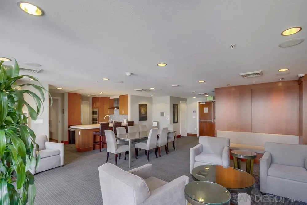 325 7th Ave Unit 610