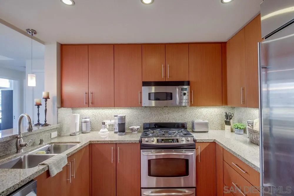 325 7th Ave Unit 610