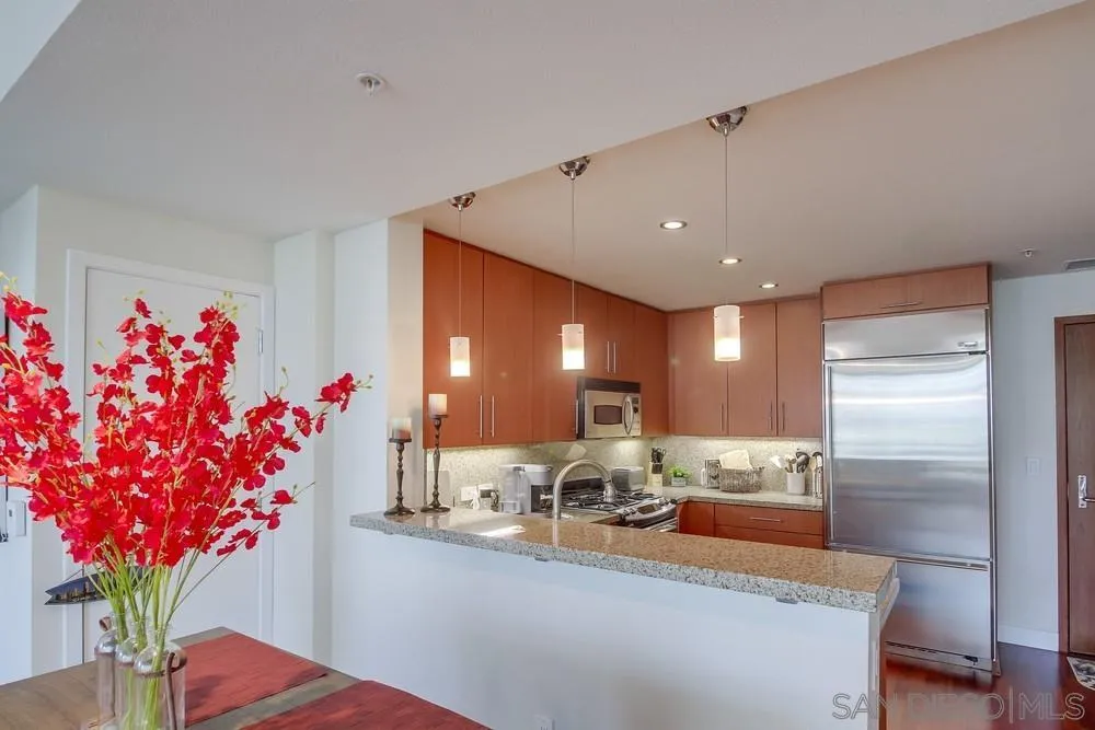 325 7th Ave Unit 610