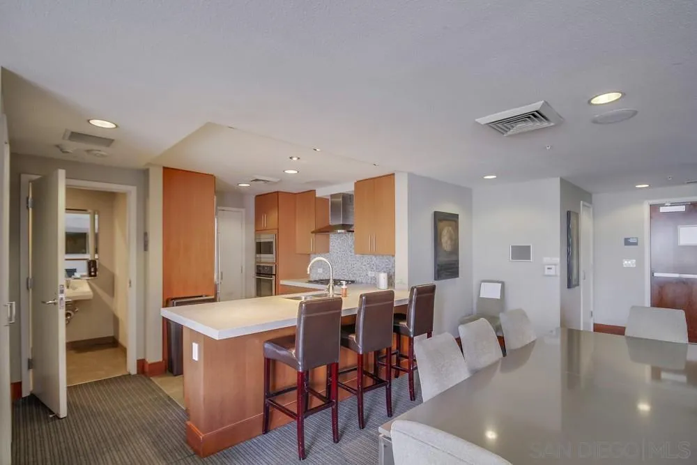 325 7th Ave Unit 610