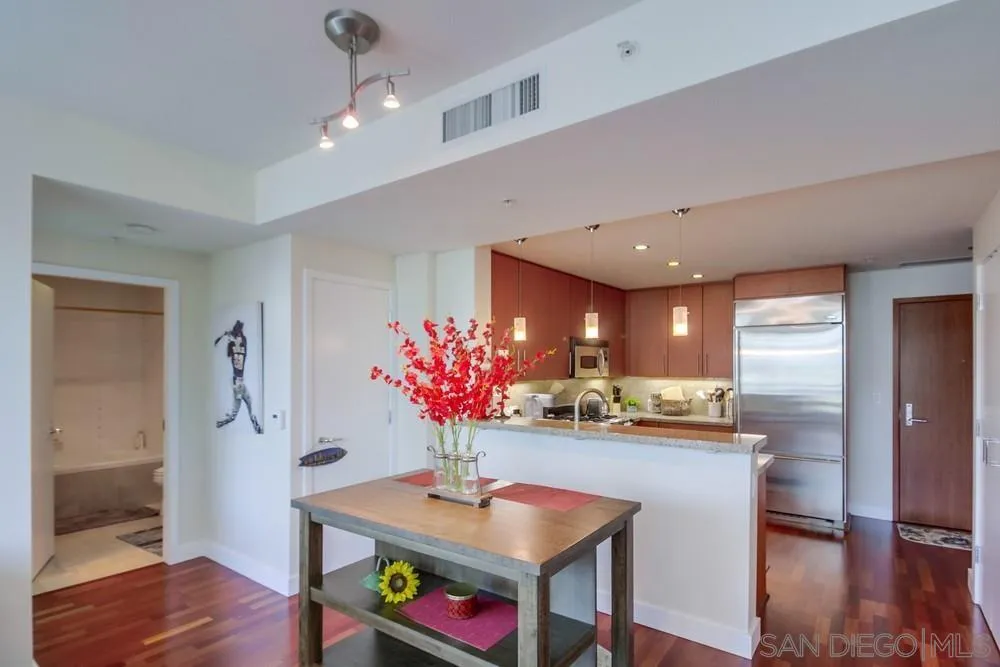 325 7th Ave Unit 610