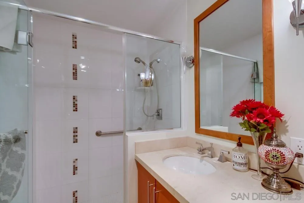 325 7th Ave Unit 610