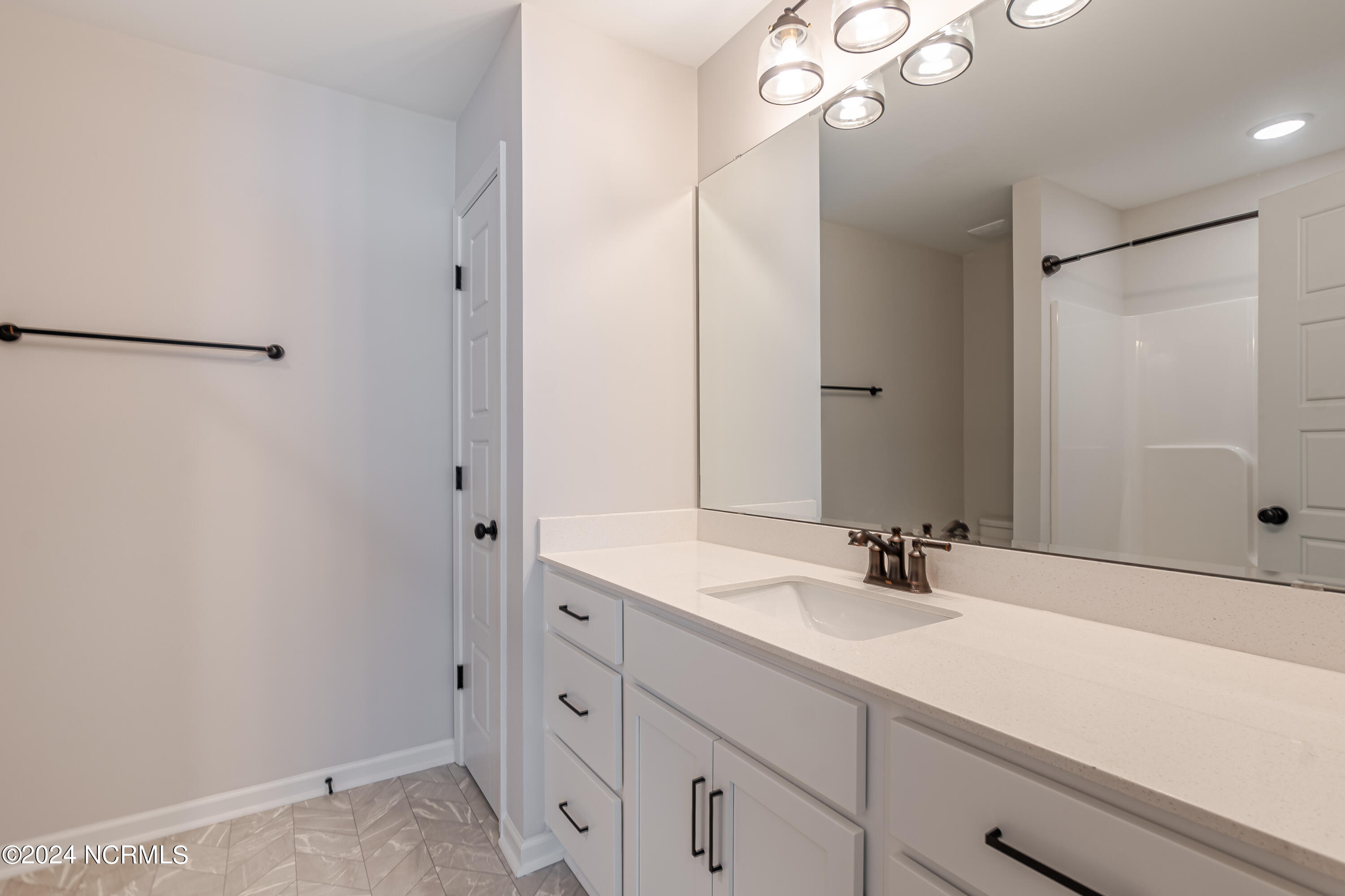 8360 Paramount Point