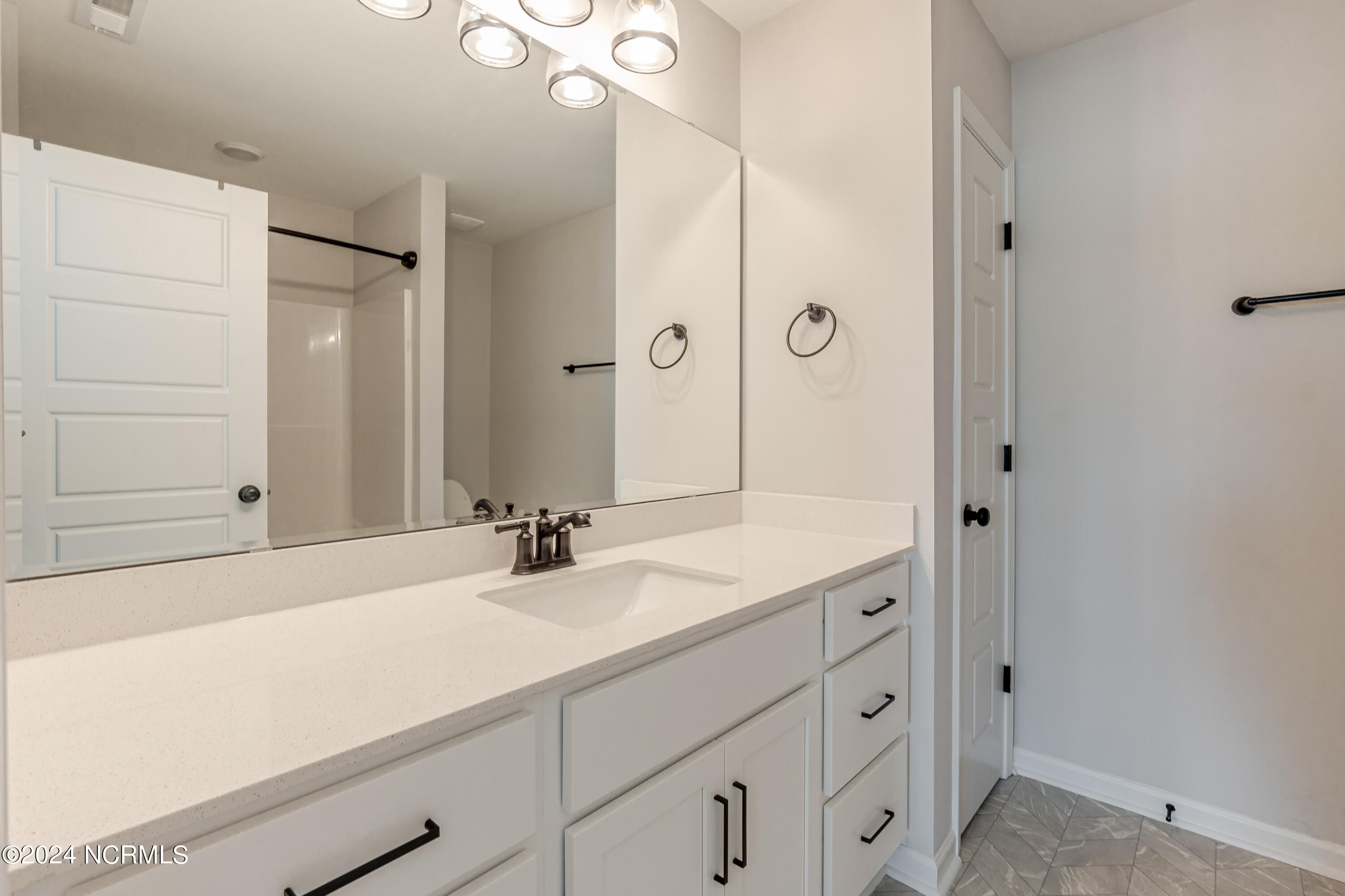 8360 Paramount Point