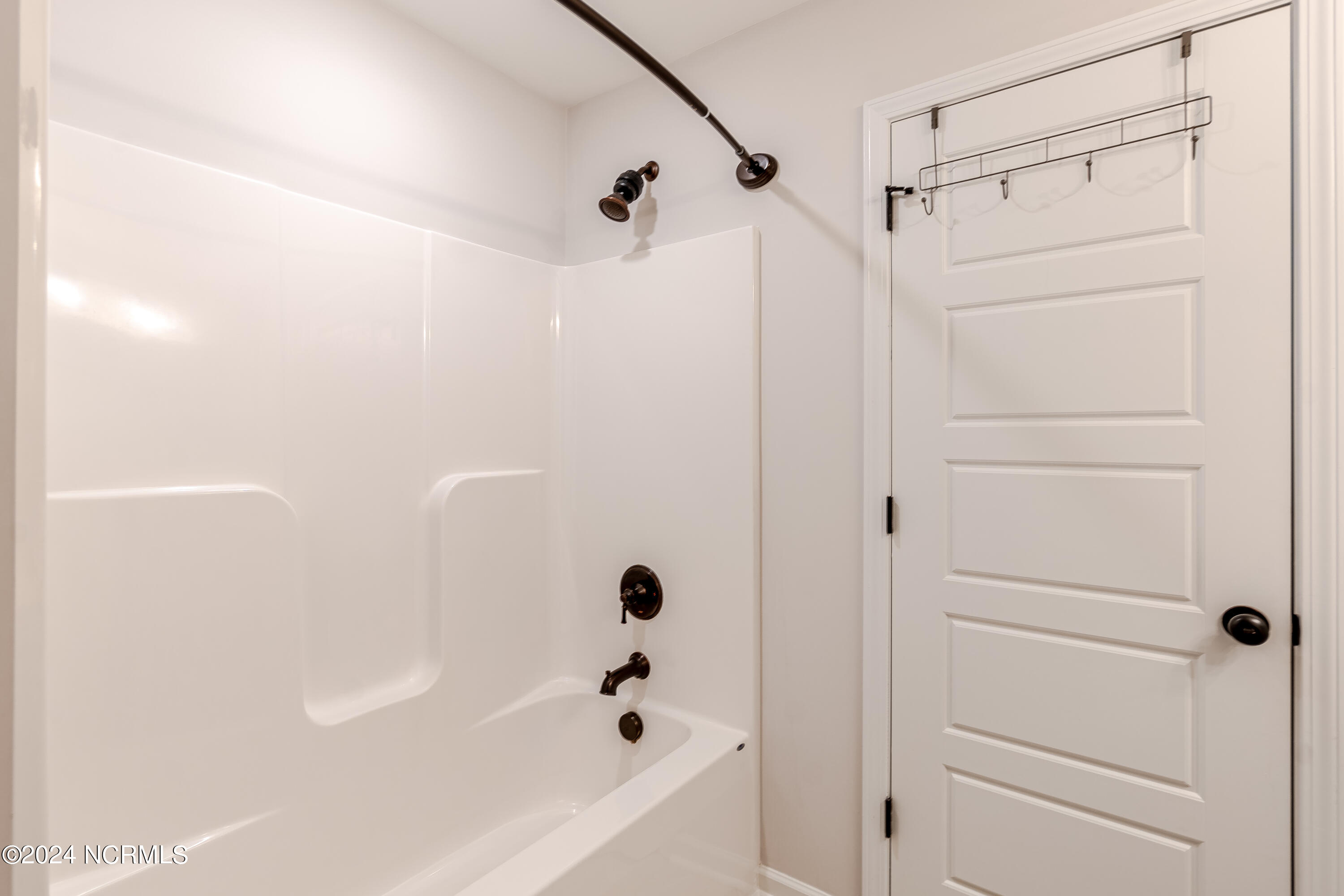 8360 Paramount Point