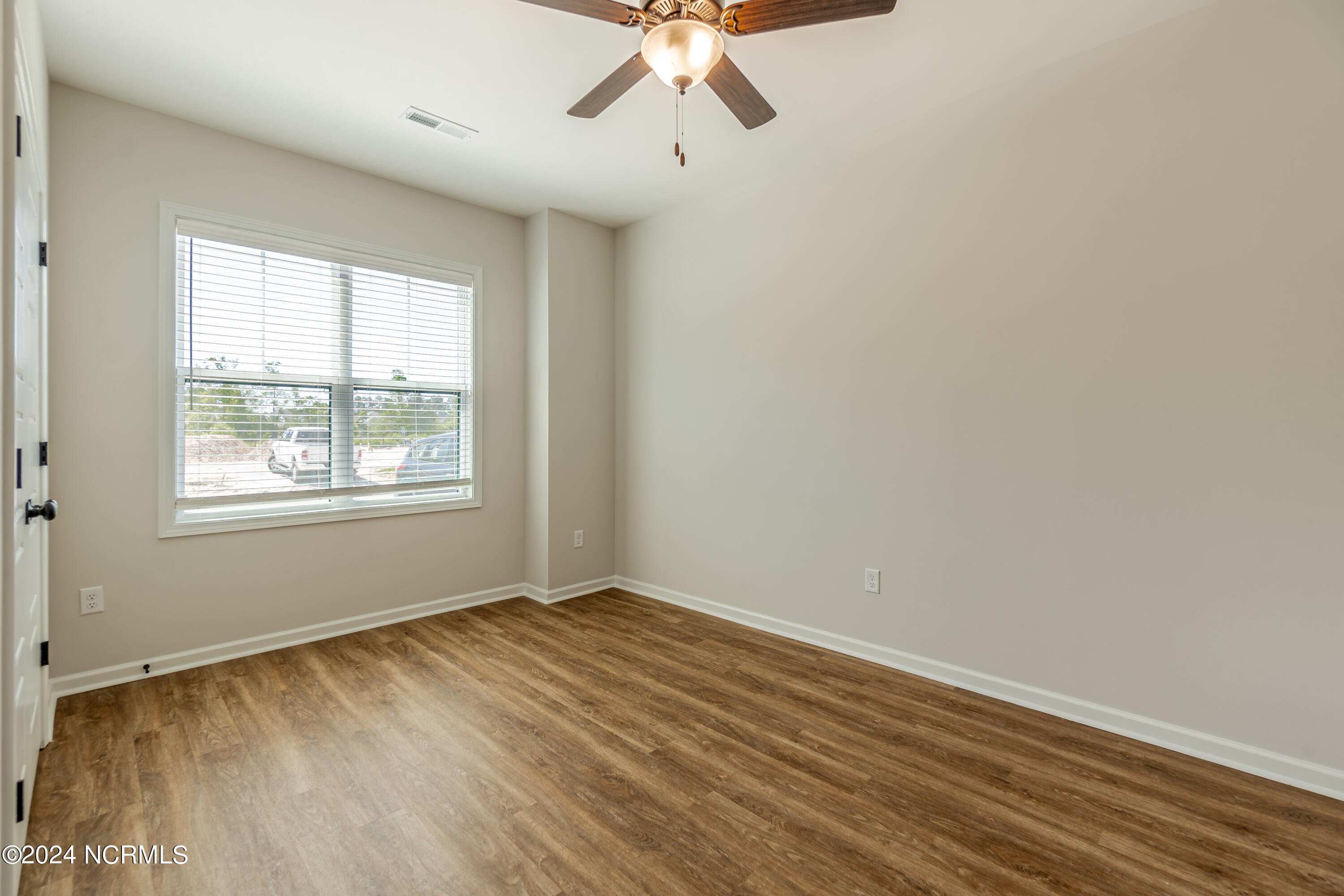 8360 Paramount Point