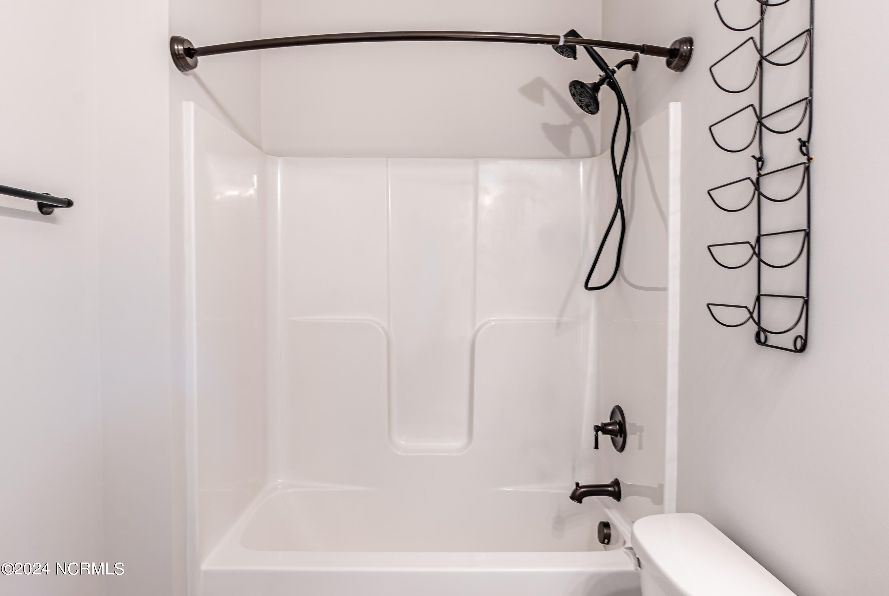 8360 Paramount Point