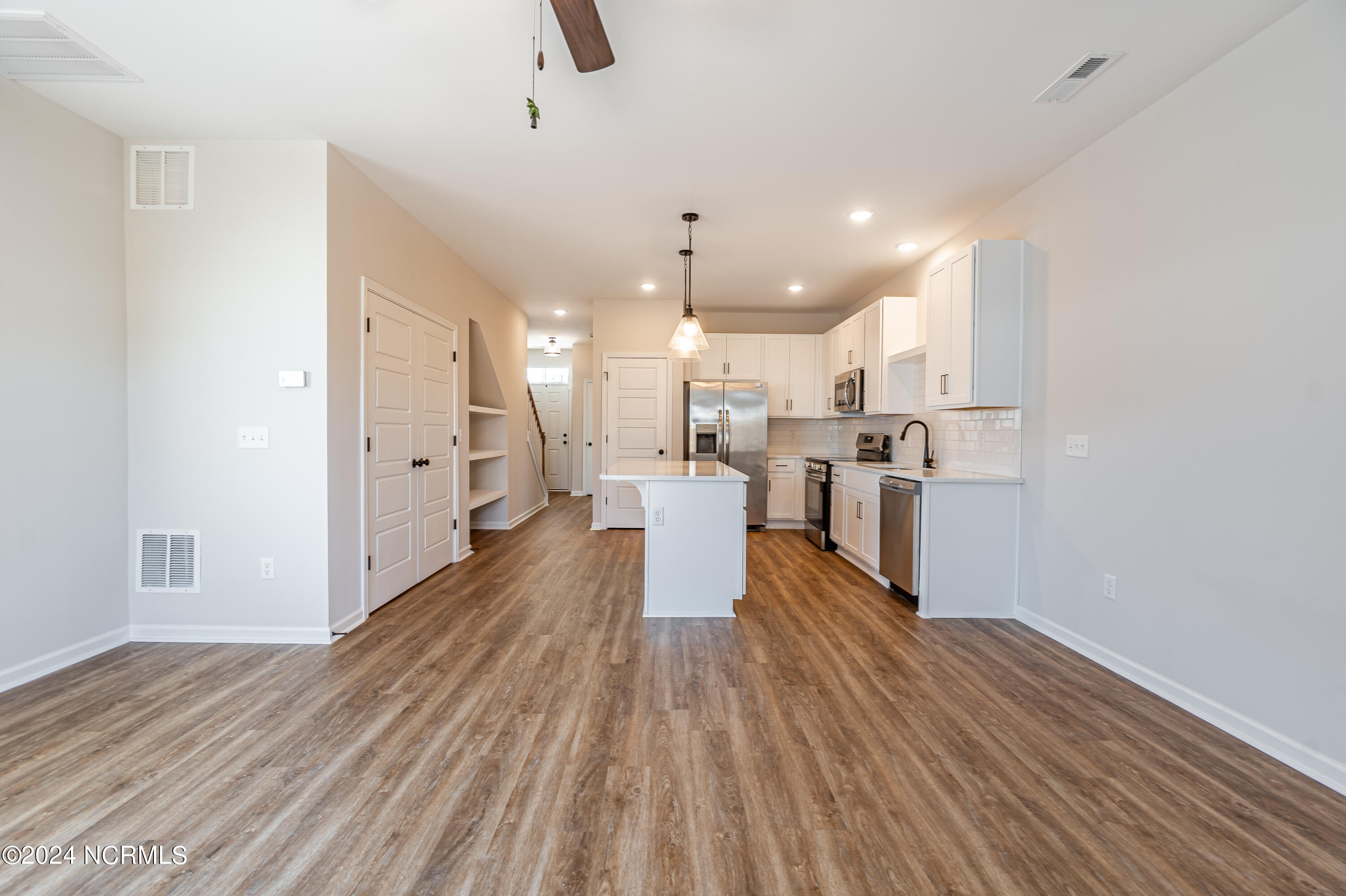 8360 Paramount Point