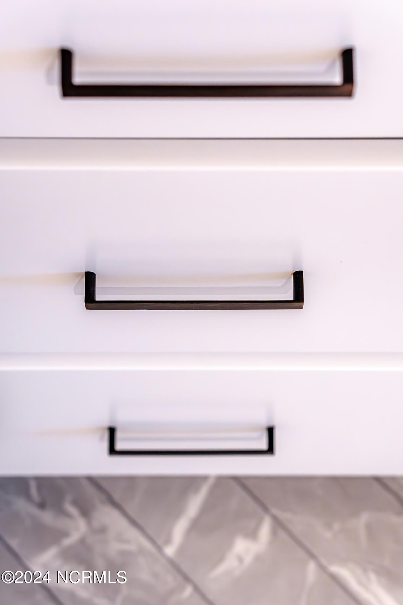 8360 Paramount Point