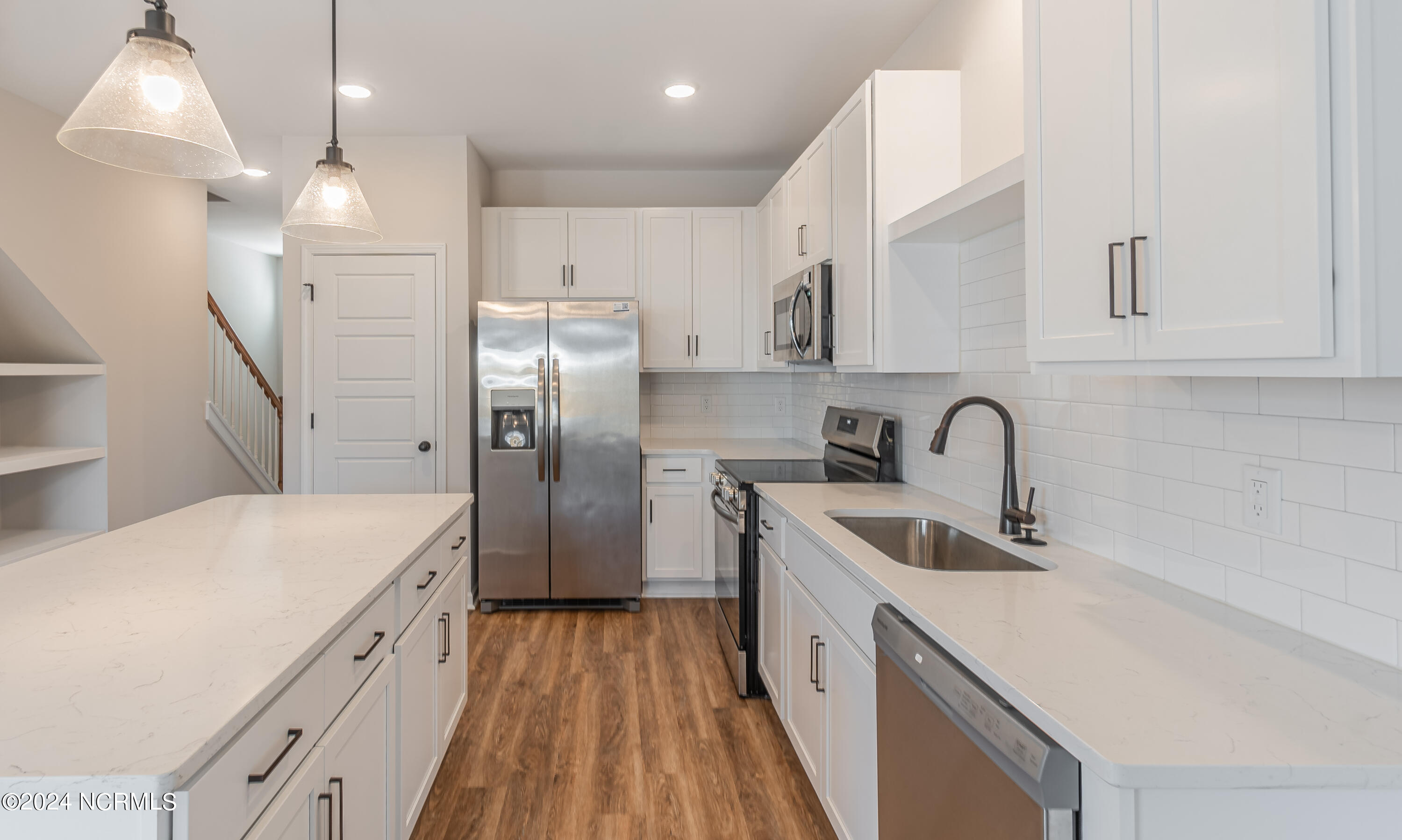 8360 Paramount Point