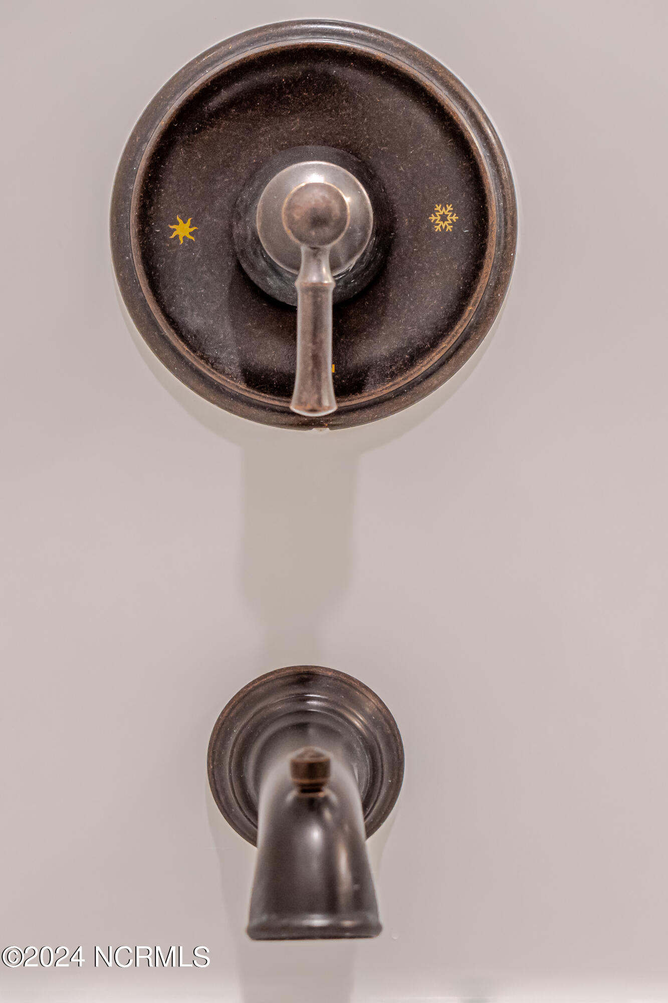 8360 Paramount Point