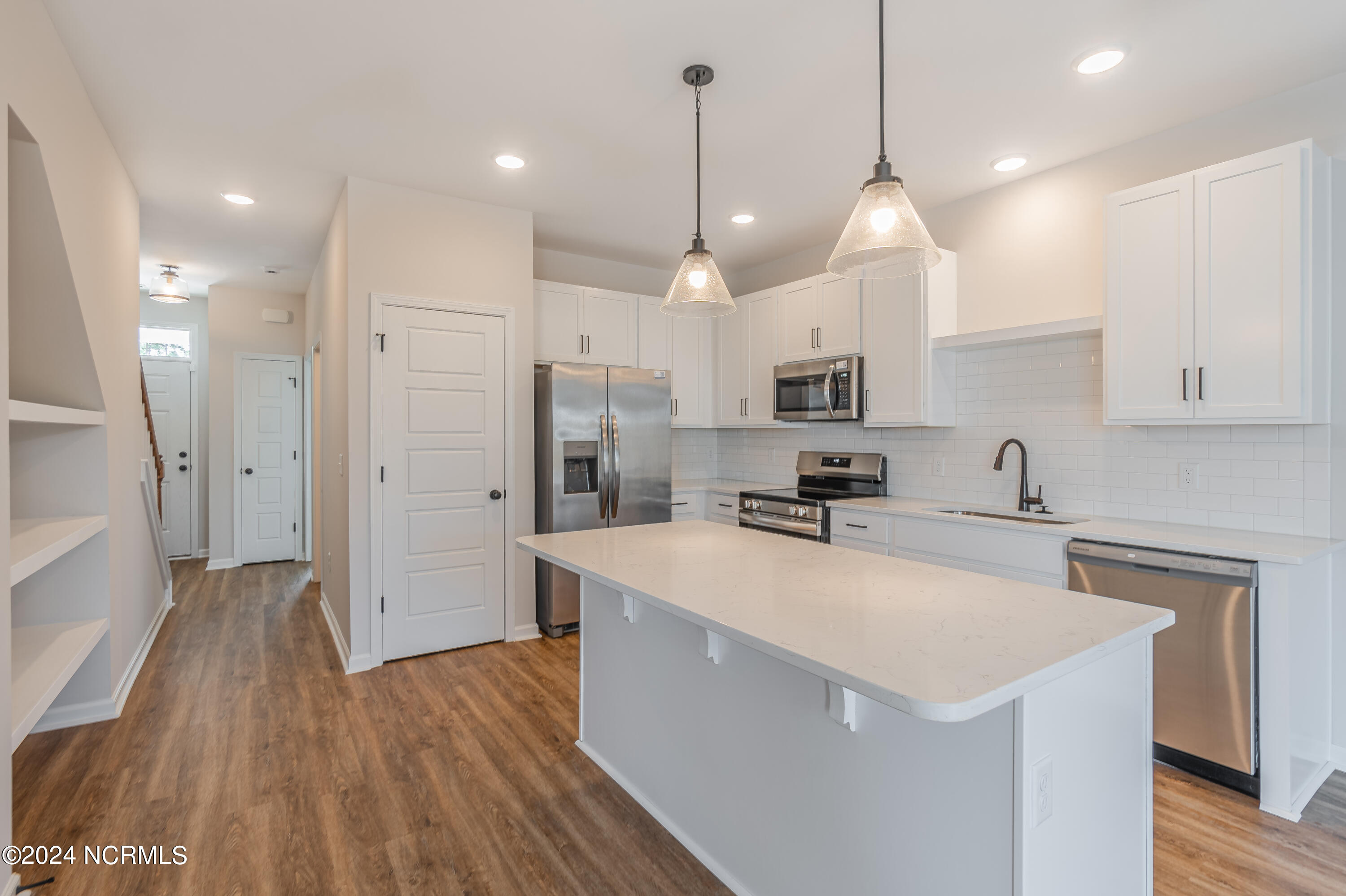 8360 Paramount Point