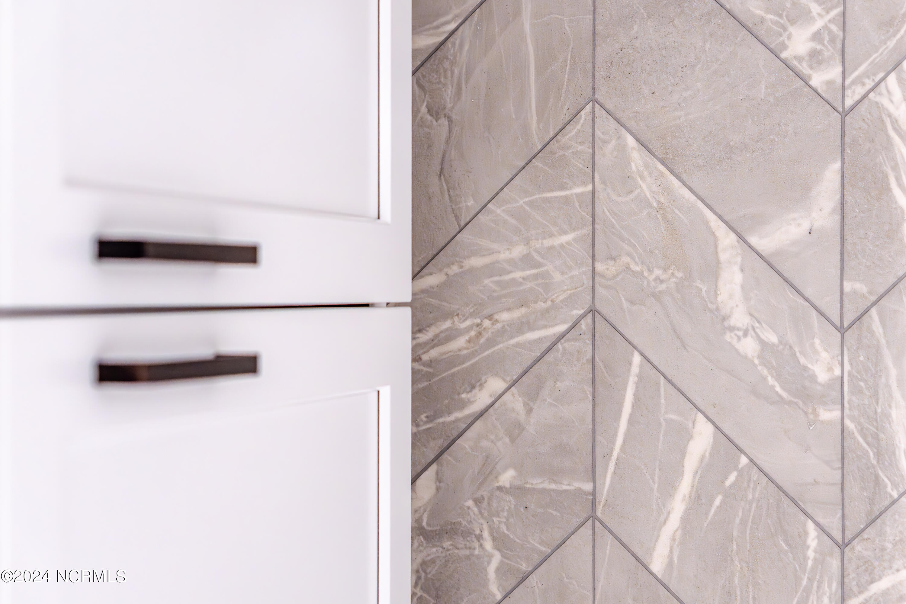 8360 Paramount Point