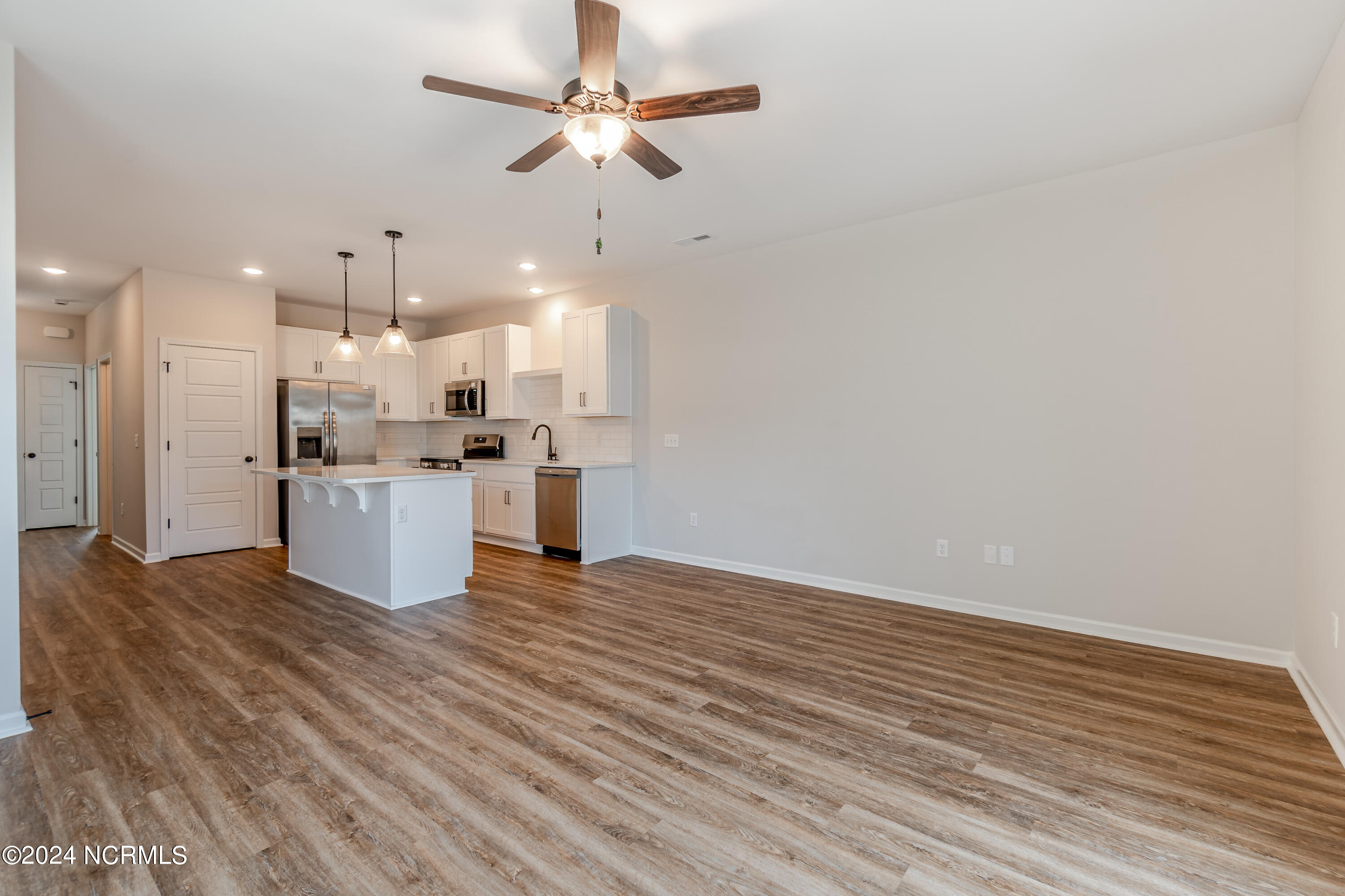 8360 Paramount Point