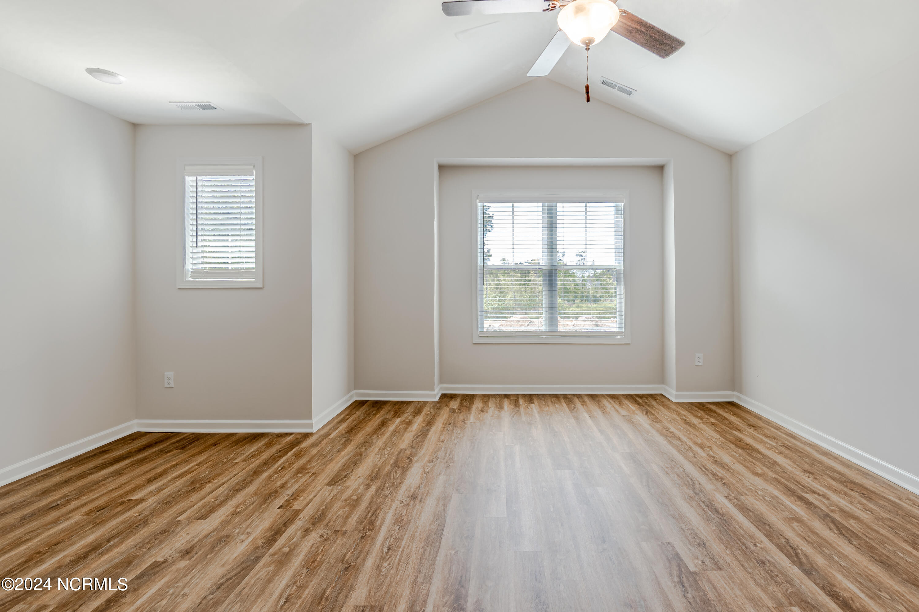 8360 Paramount Point