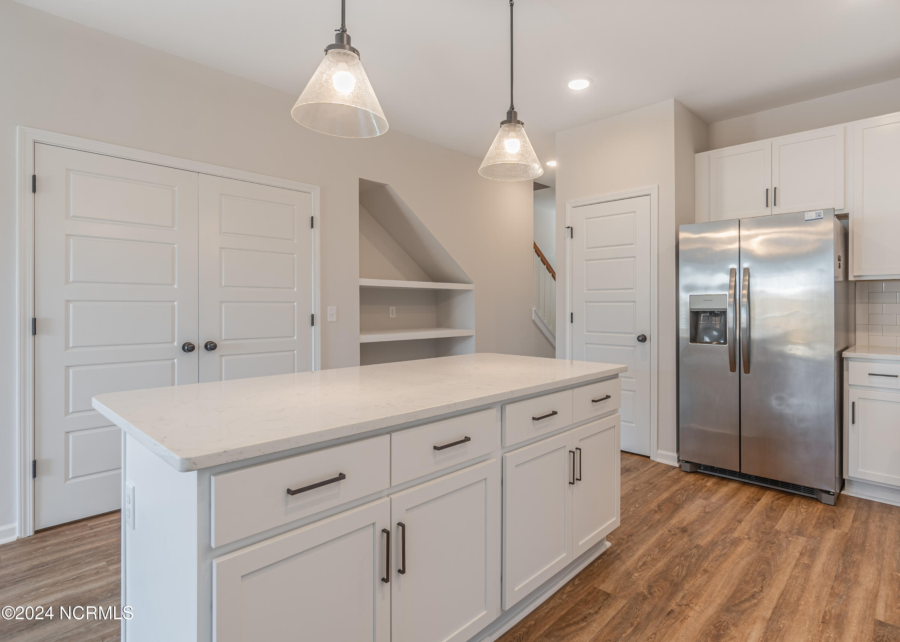 8360 Paramount Point