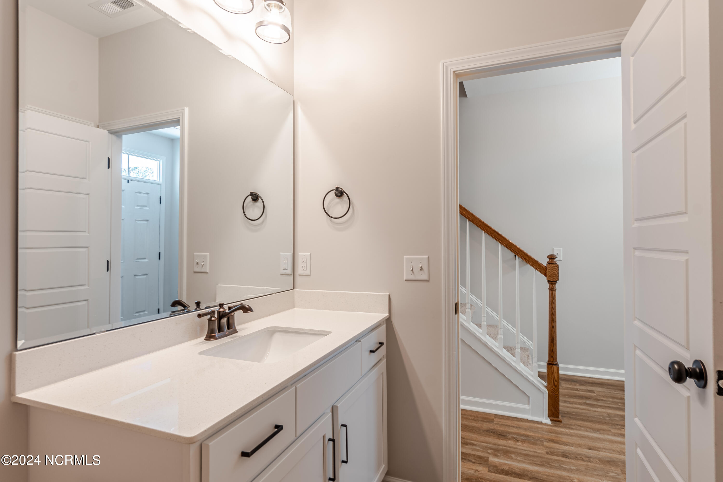 8360 Paramount Point