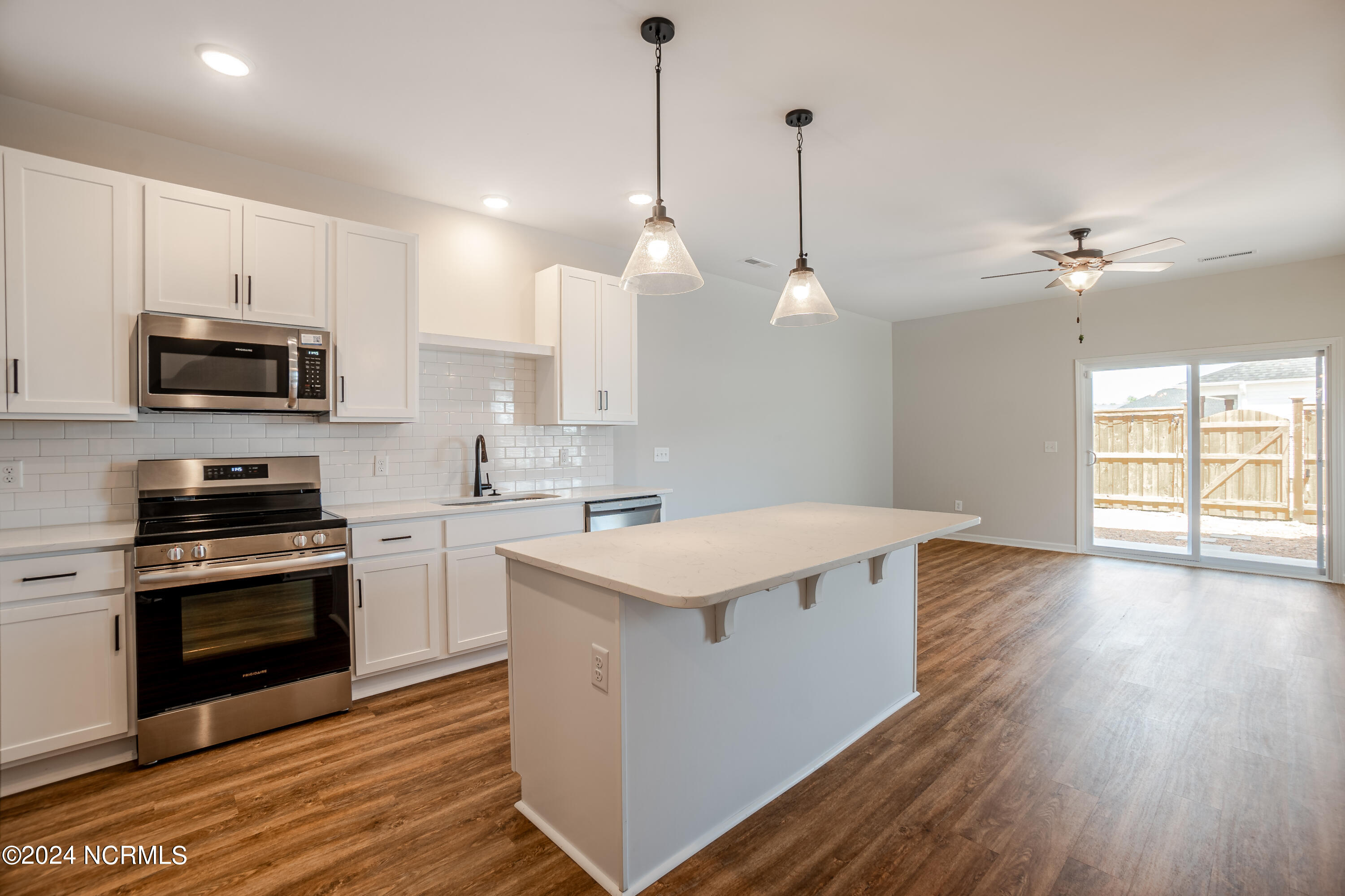 8360 Paramount Point