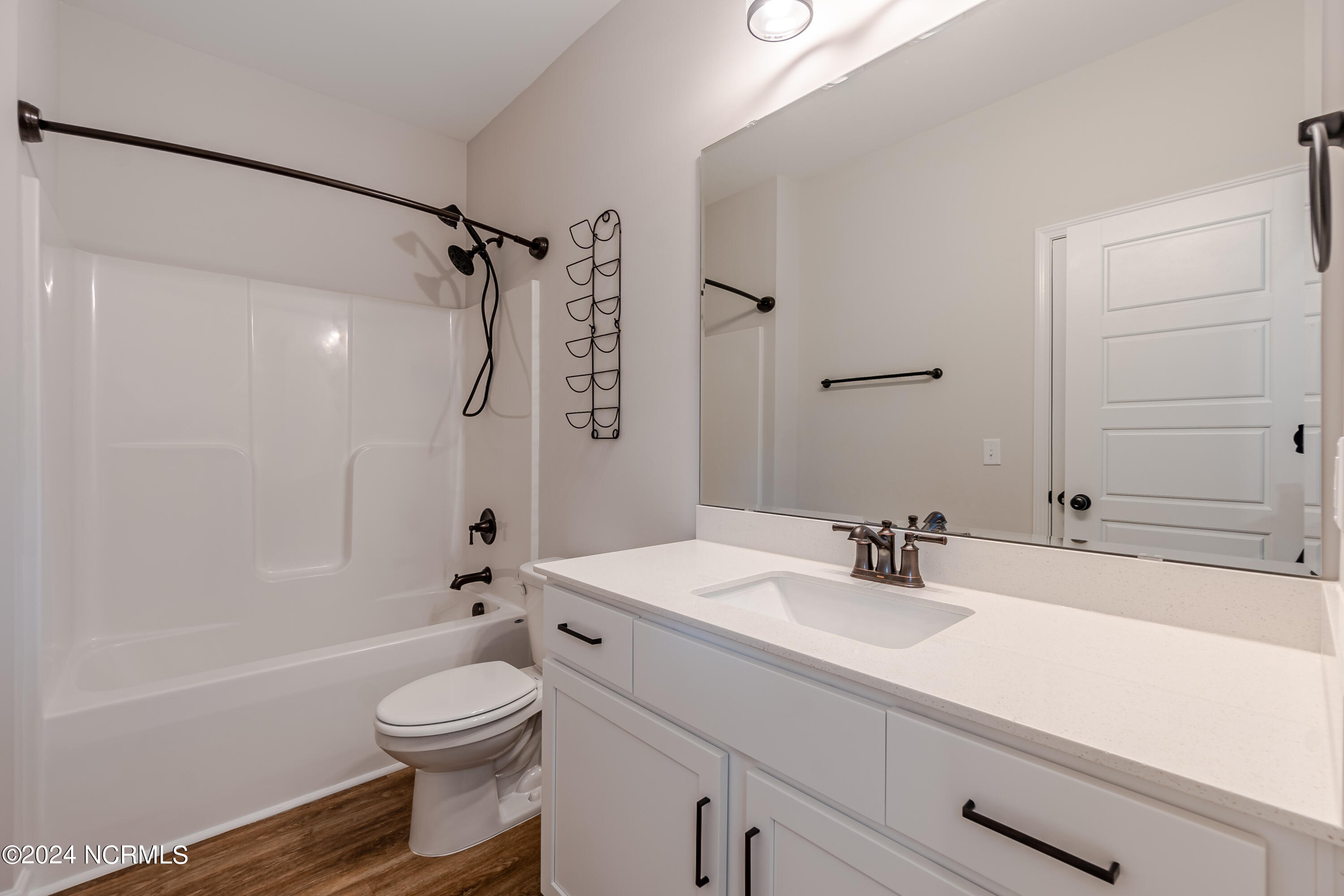 8360 Paramount Point