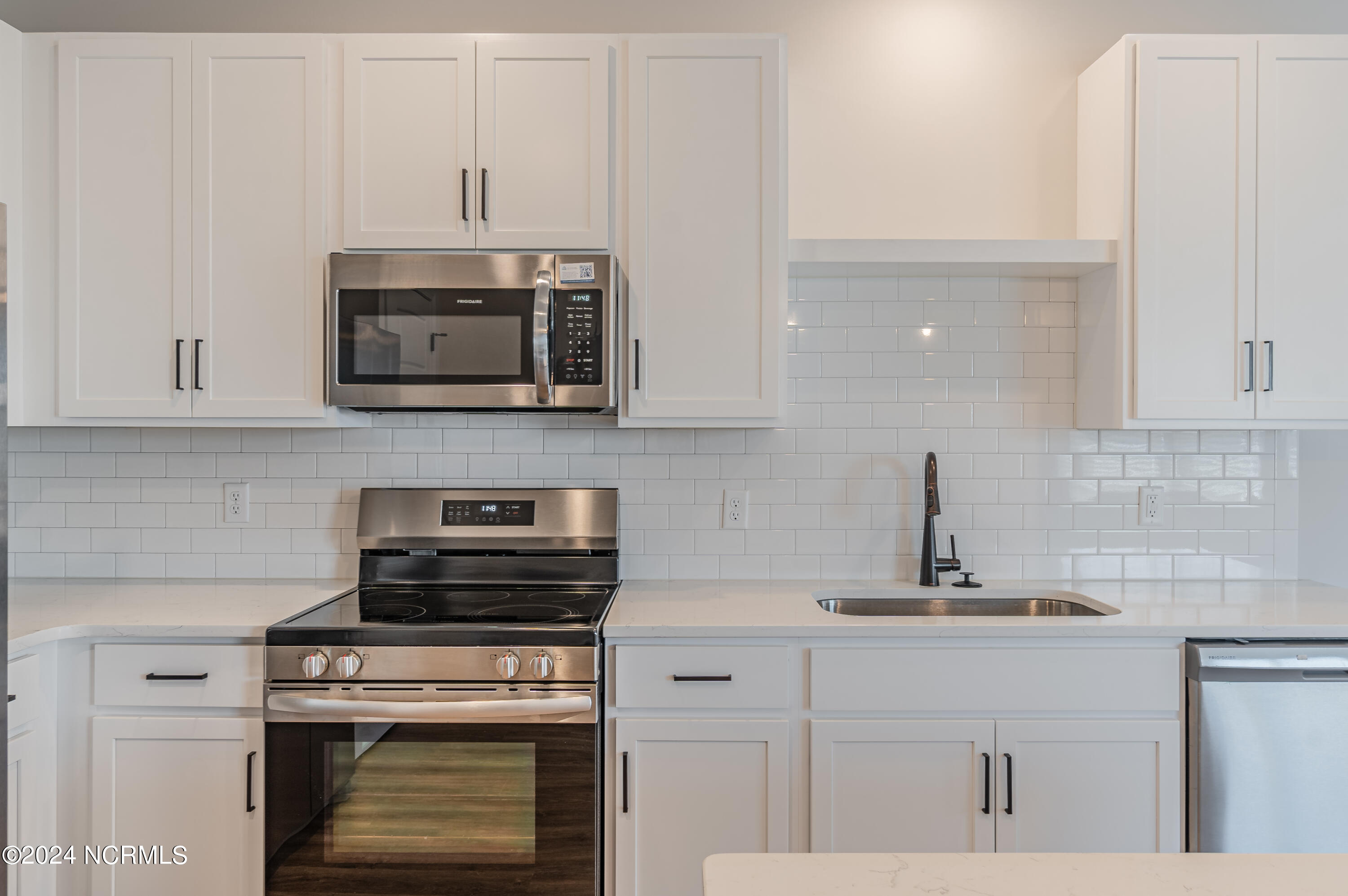 8360 Paramount Point