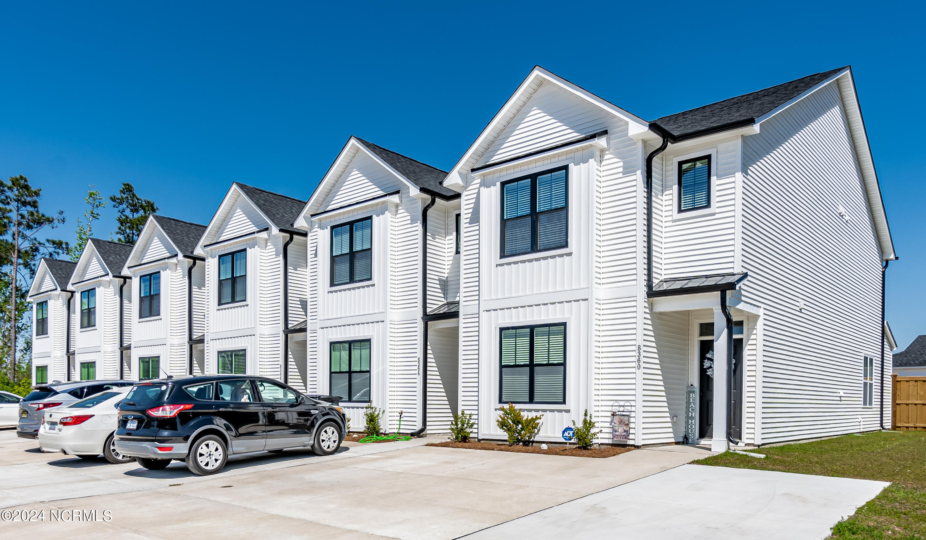 8360 Paramount Point