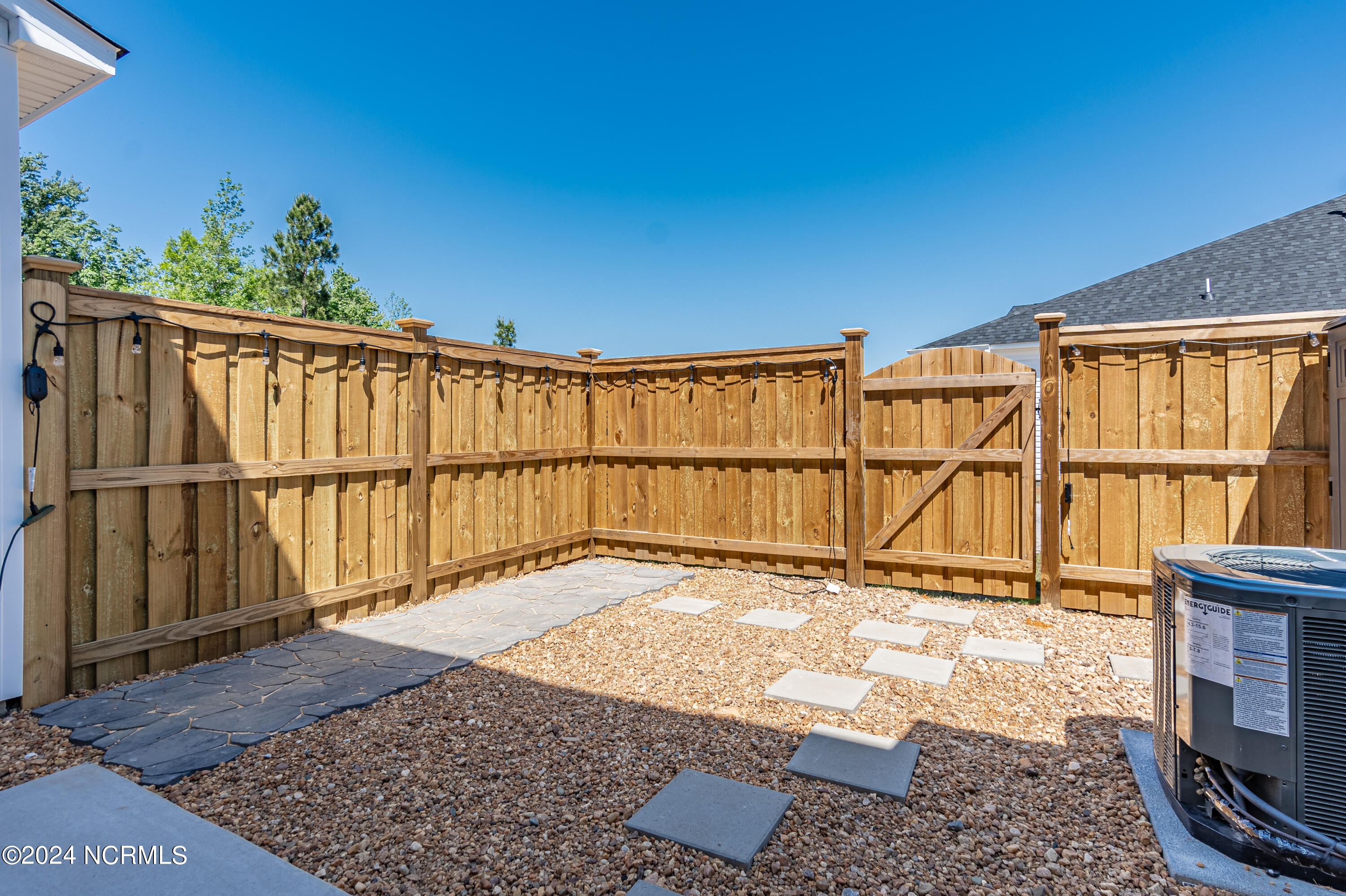 8360 Paramount Point