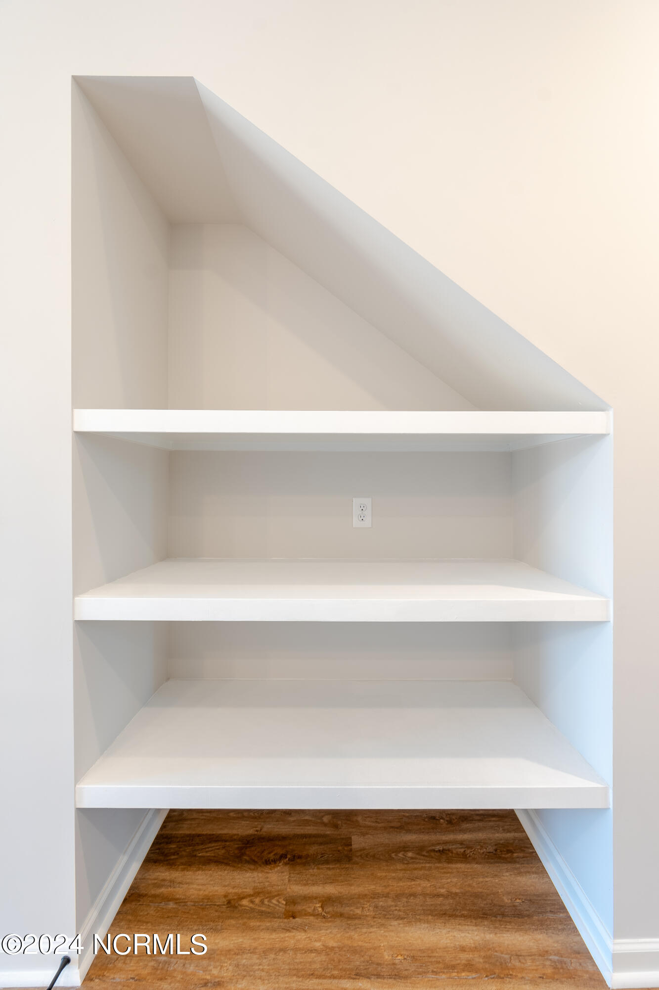 8360 Paramount Point