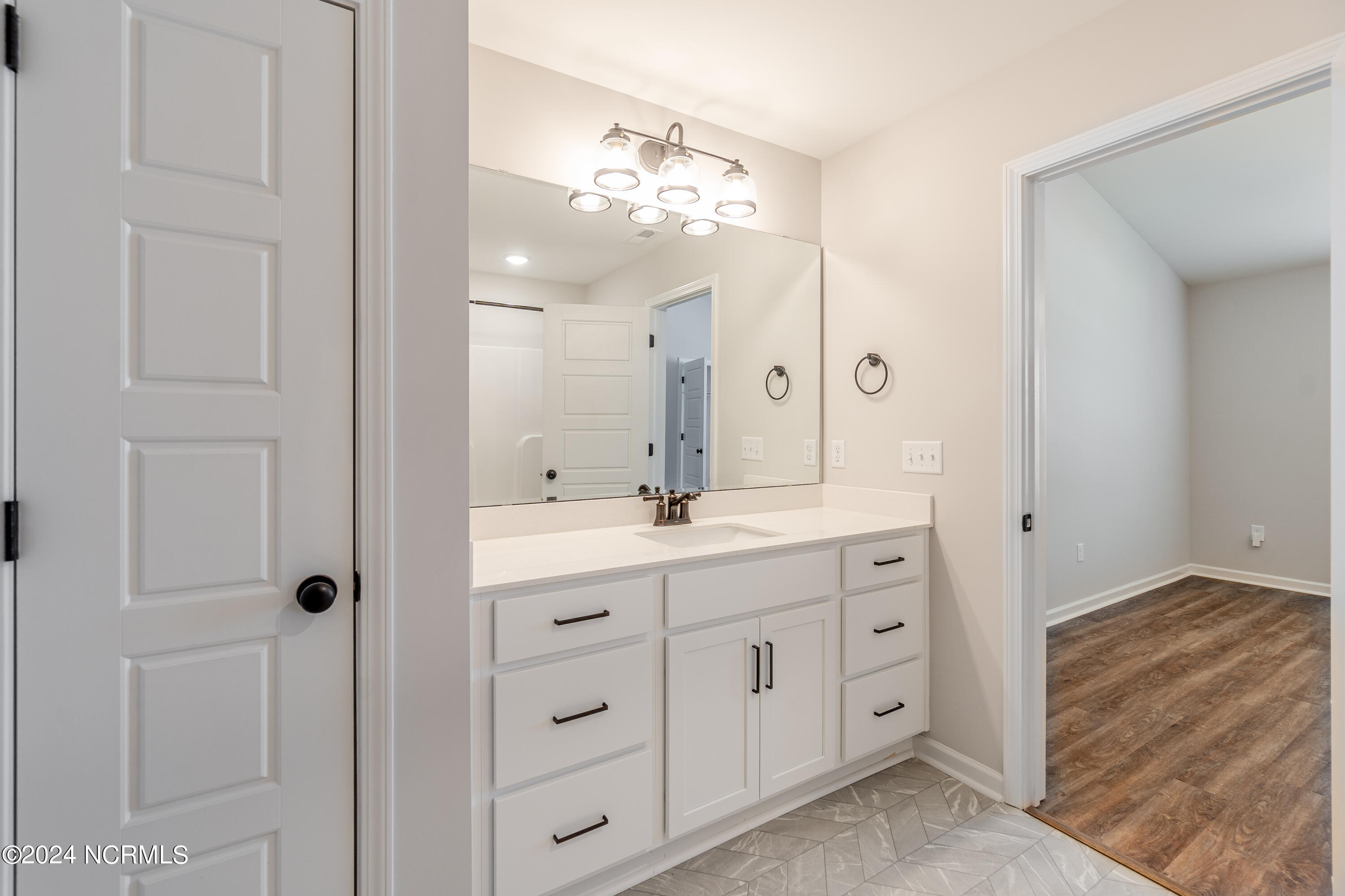 8360 Paramount Point