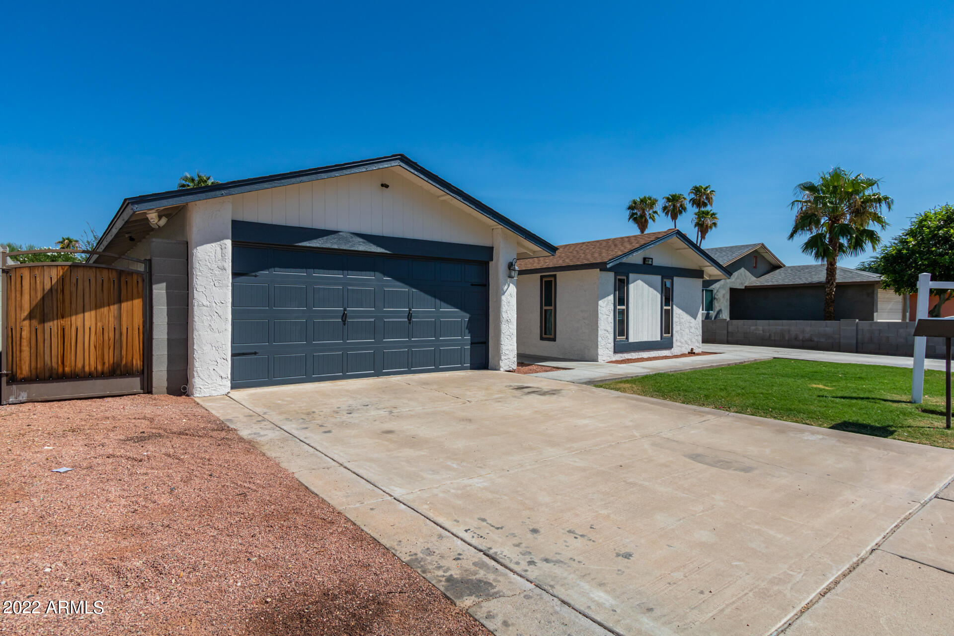 5514 W BARBARA Avenue