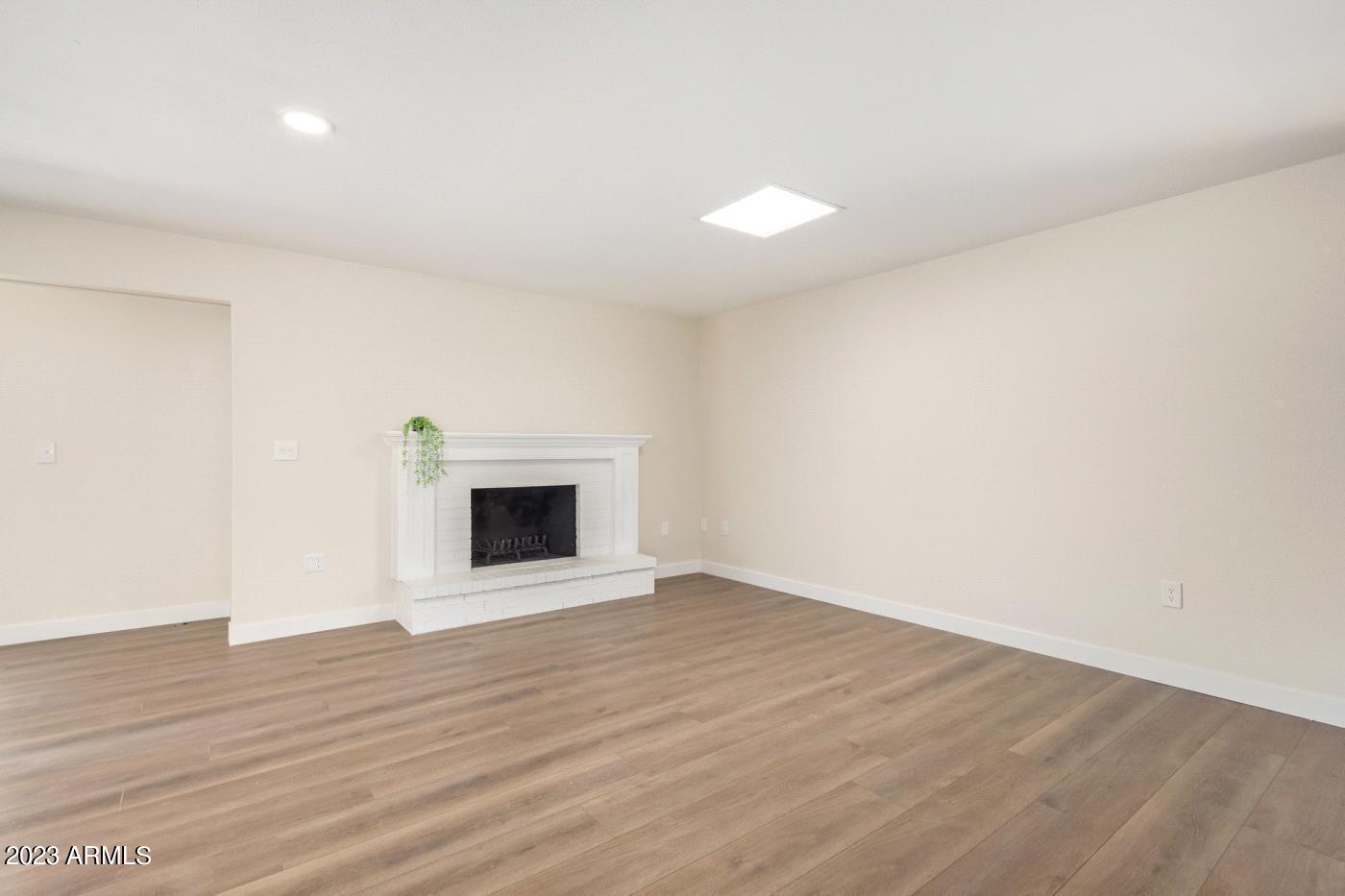 12439 W BANYAN Drive