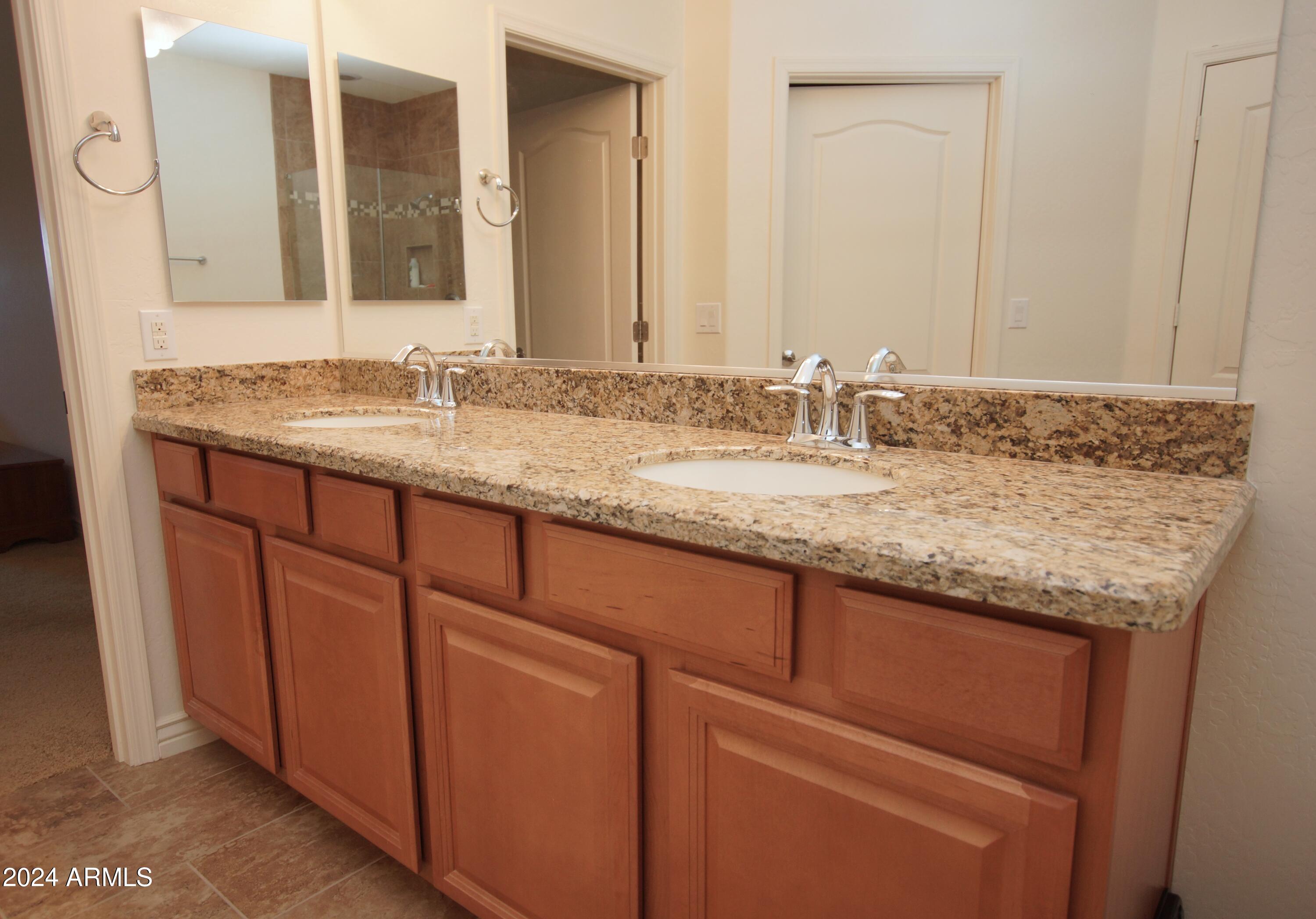 2425 W BRONCO BUTTE Trail # 2040