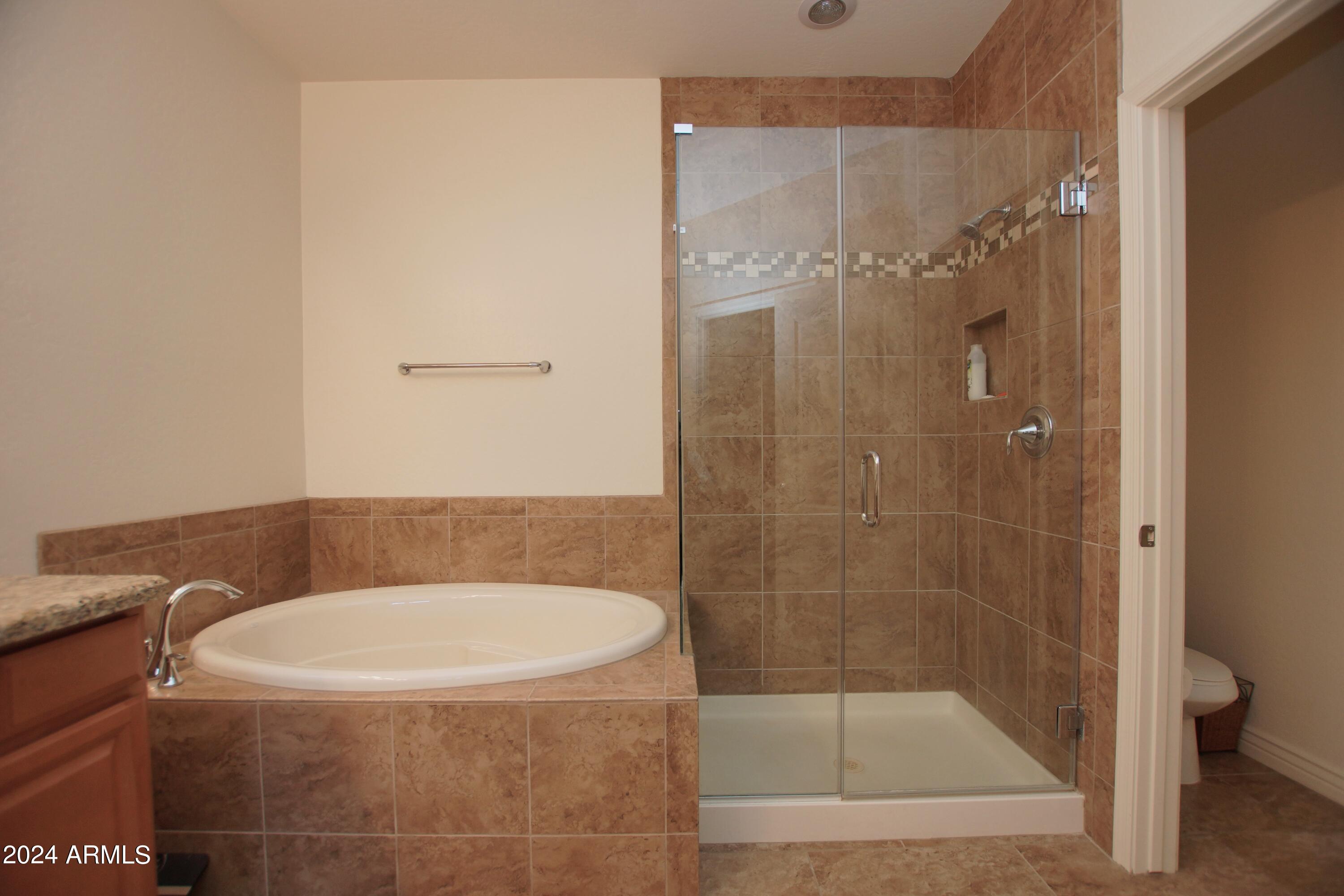 2425 W BRONCO BUTTE Trail # 2040