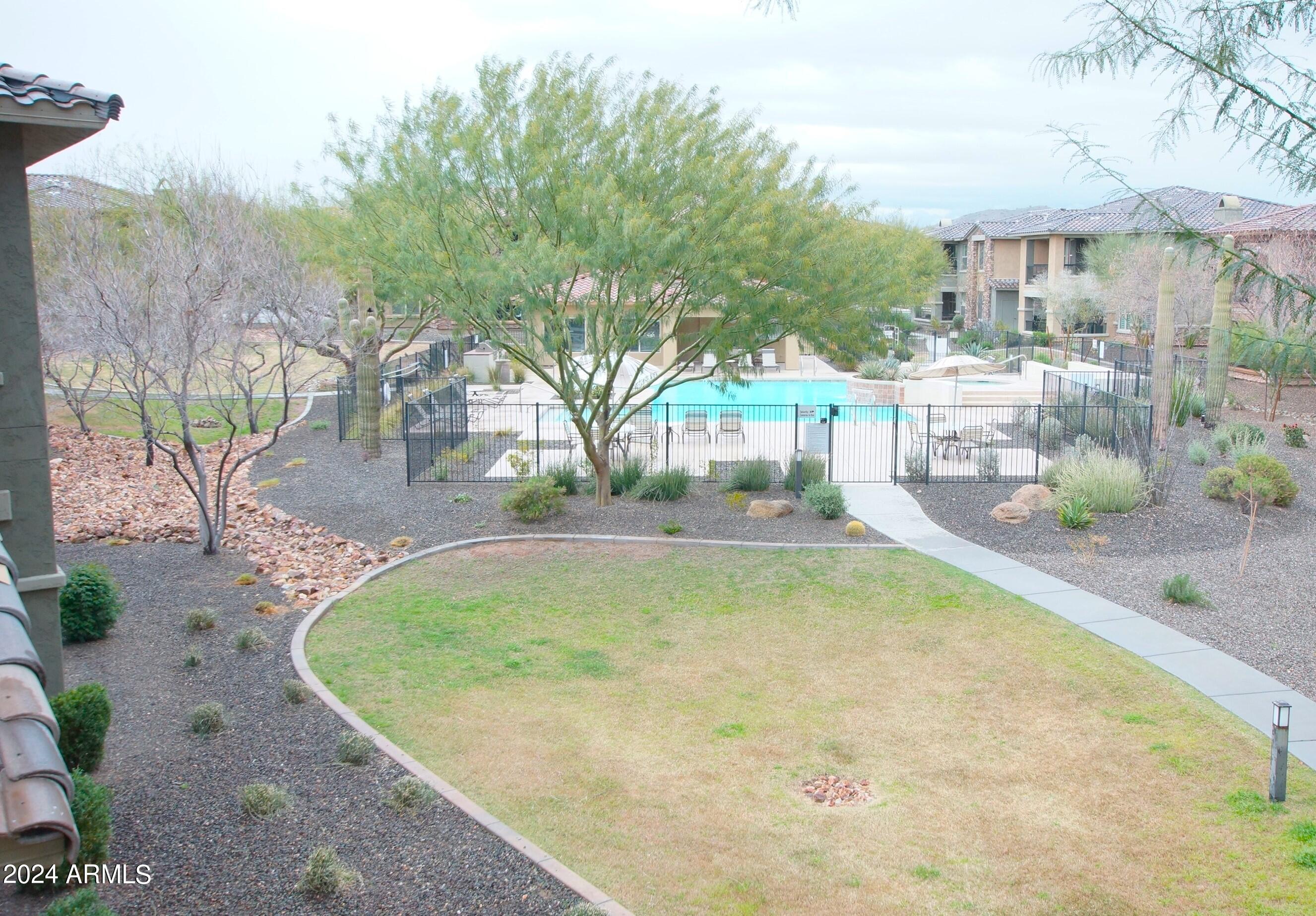 2425 W BRONCO BUTTE Trail # 2040