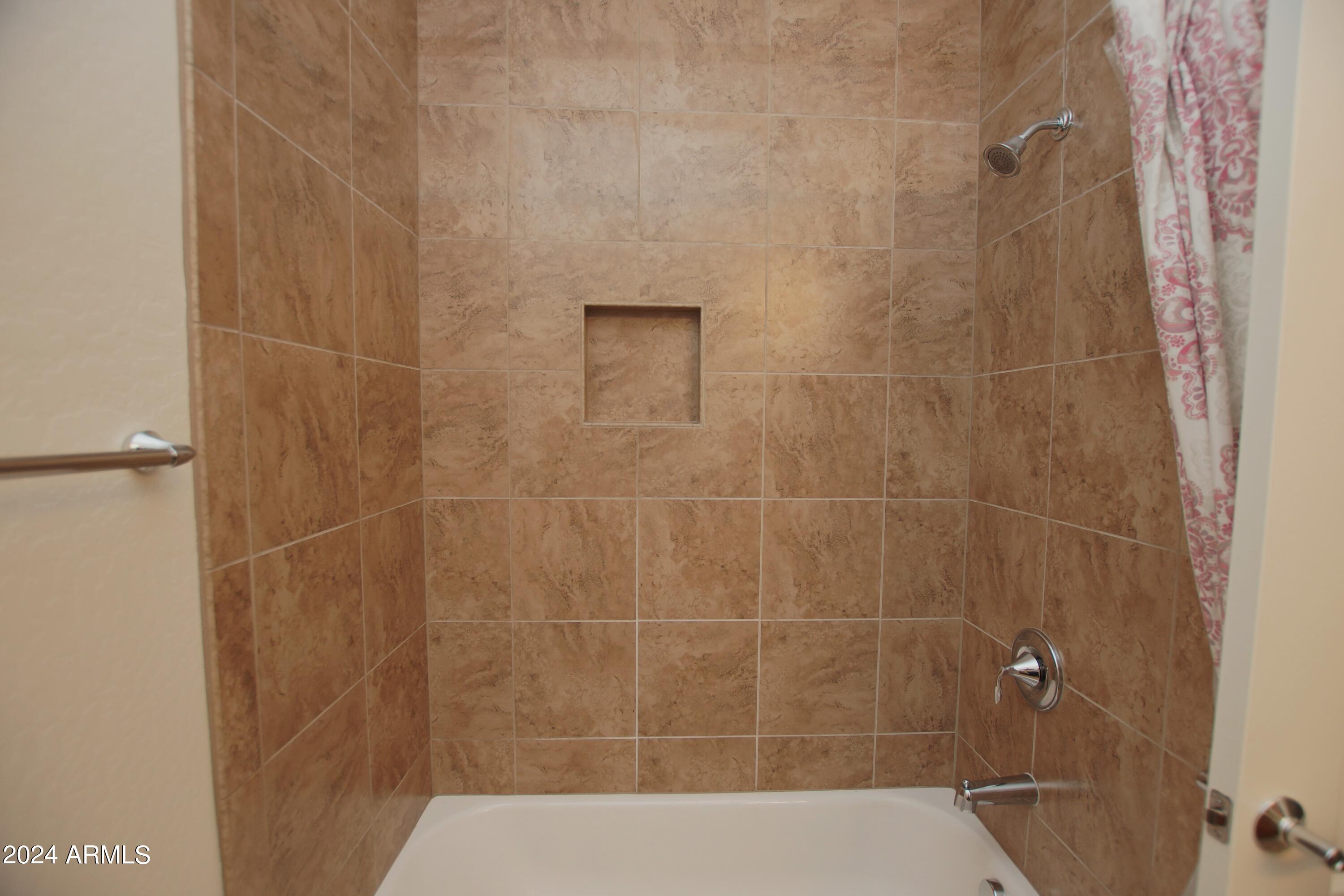 2425 W BRONCO BUTTE Trail # 2040