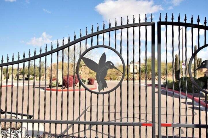 2425 W BRONCO BUTTE Trail # 2040