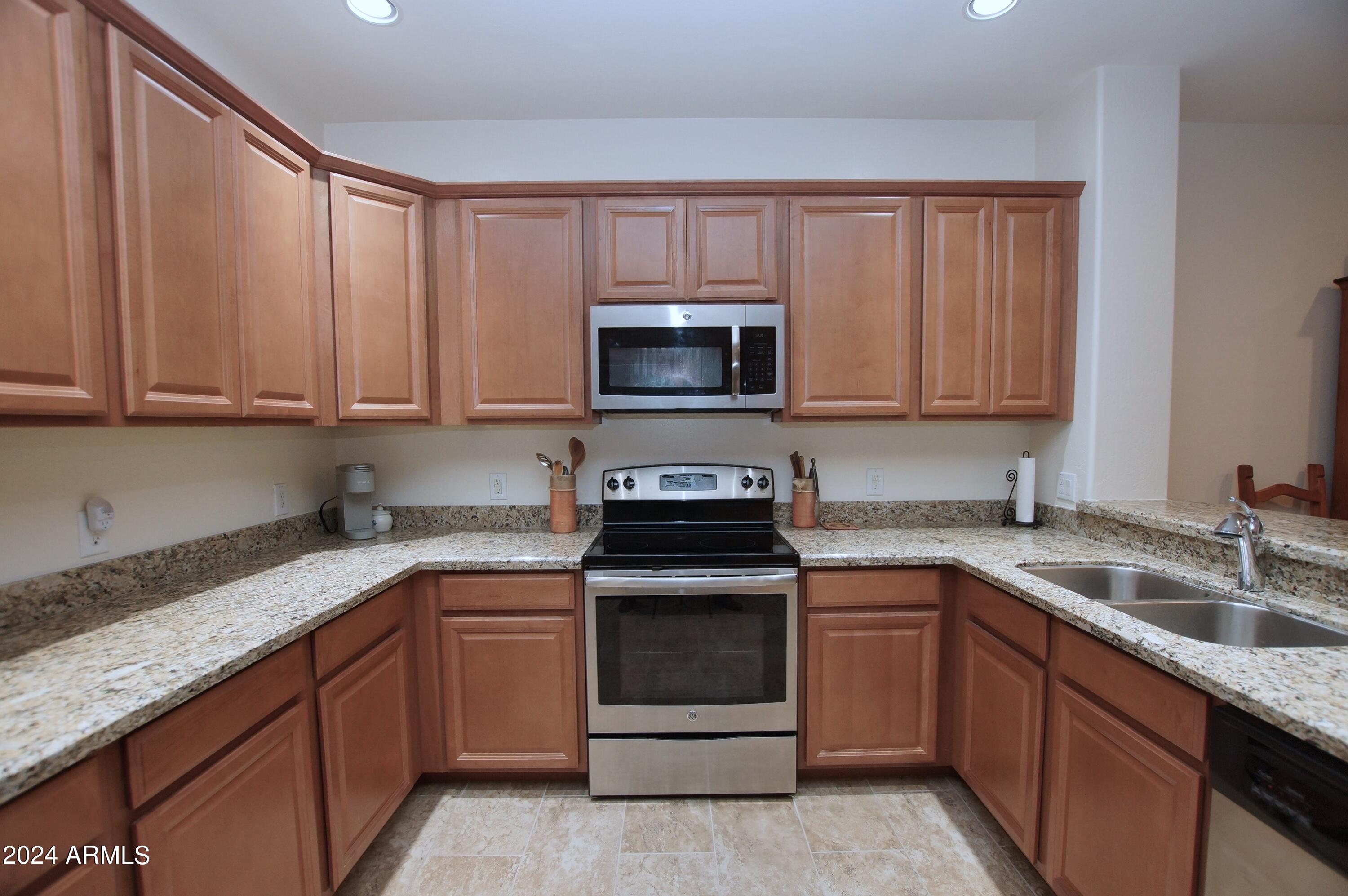 2425 W BRONCO BUTTE Trail # 2040