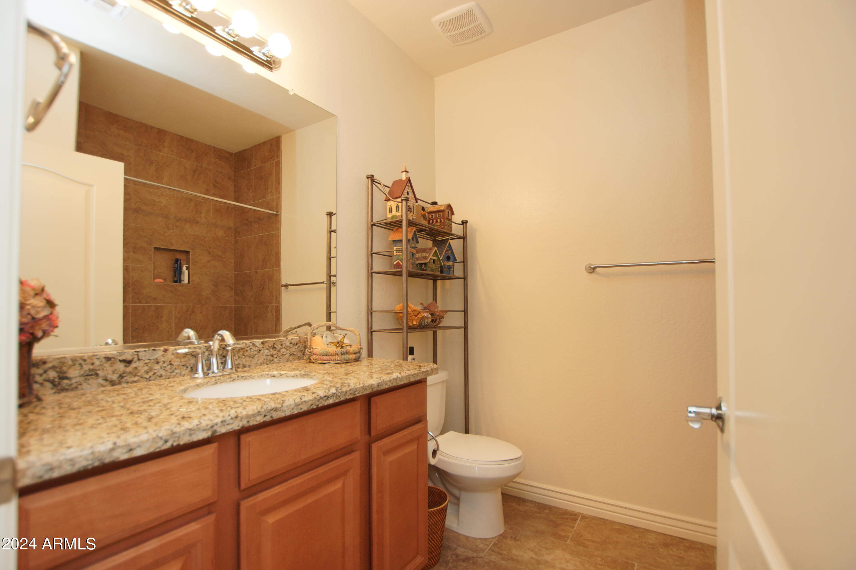 2425 W BRONCO BUTTE Trail # 2040