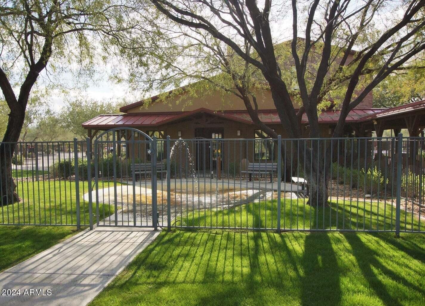 2425 W BRONCO BUTTE Trail # 2040