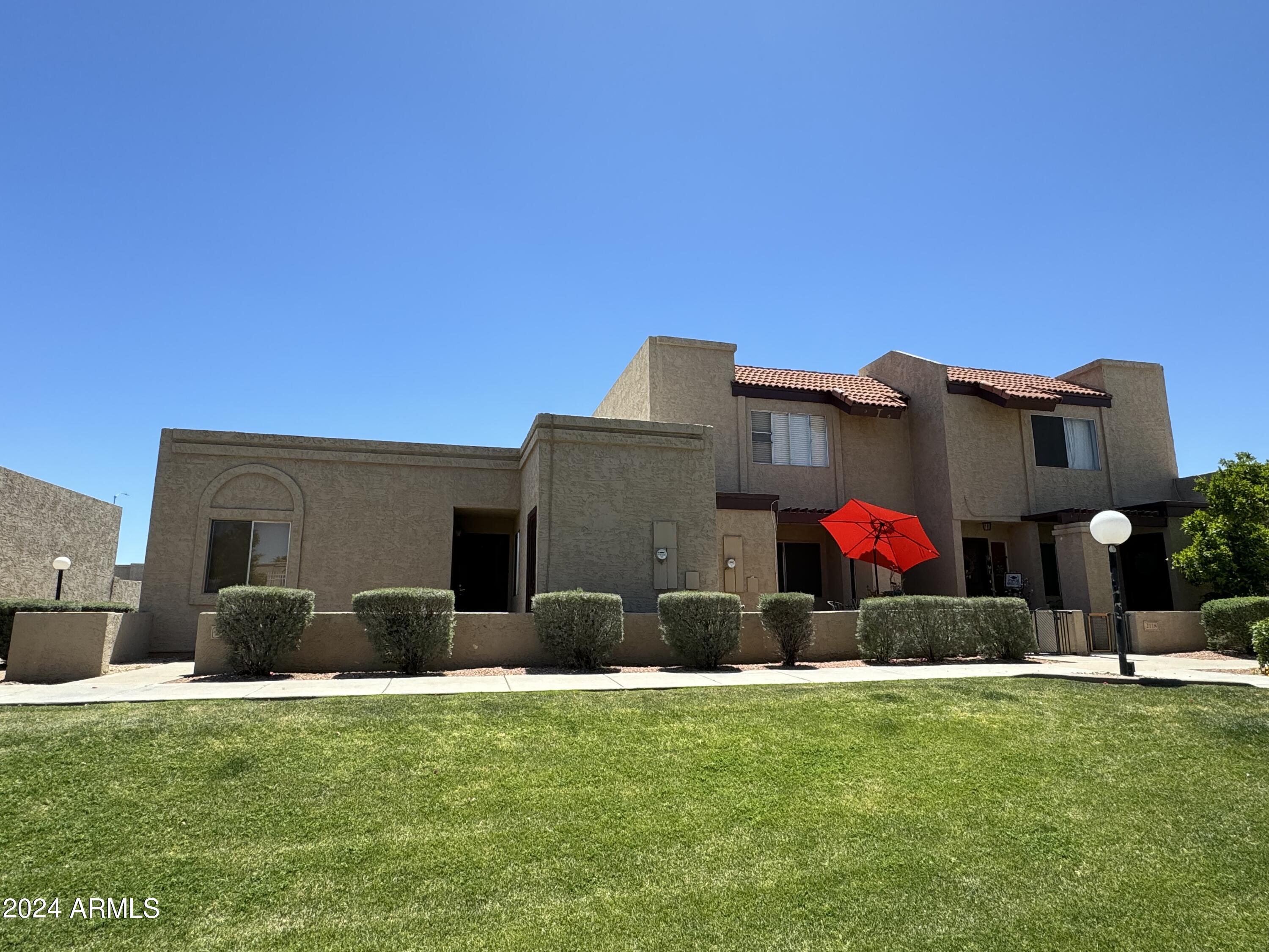 2114 W PONTIAC Drive