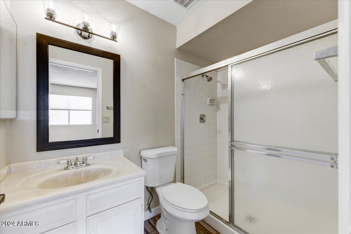 2114 W PONTIAC Drive