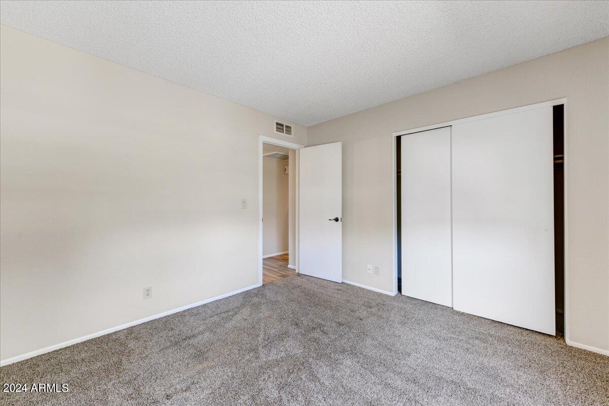 2114 W PONTIAC Drive