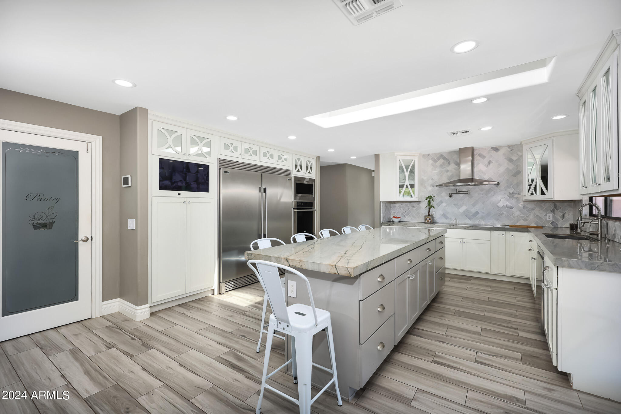 4001 E BERYL Lane